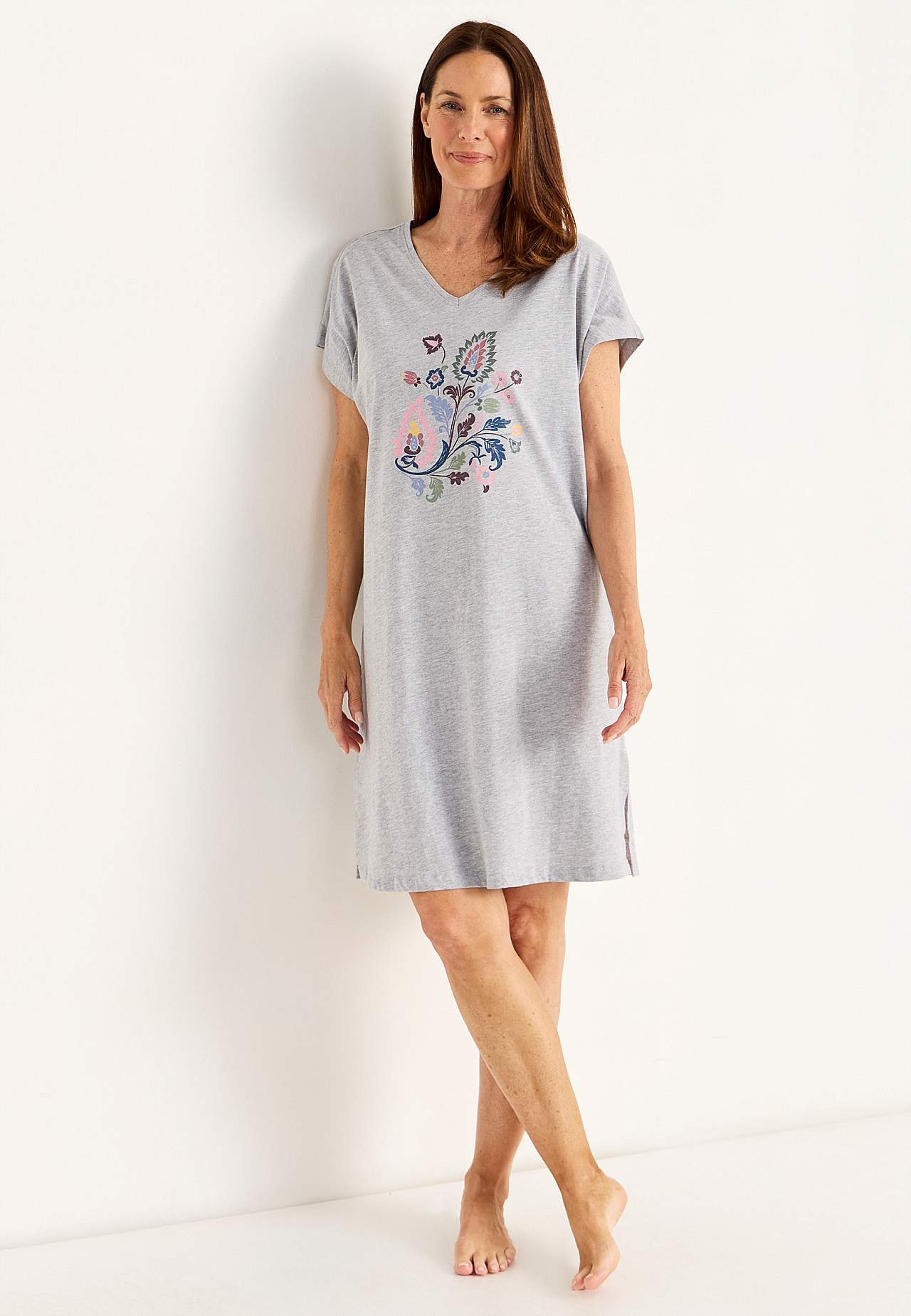 Nightgown with v-neck cut