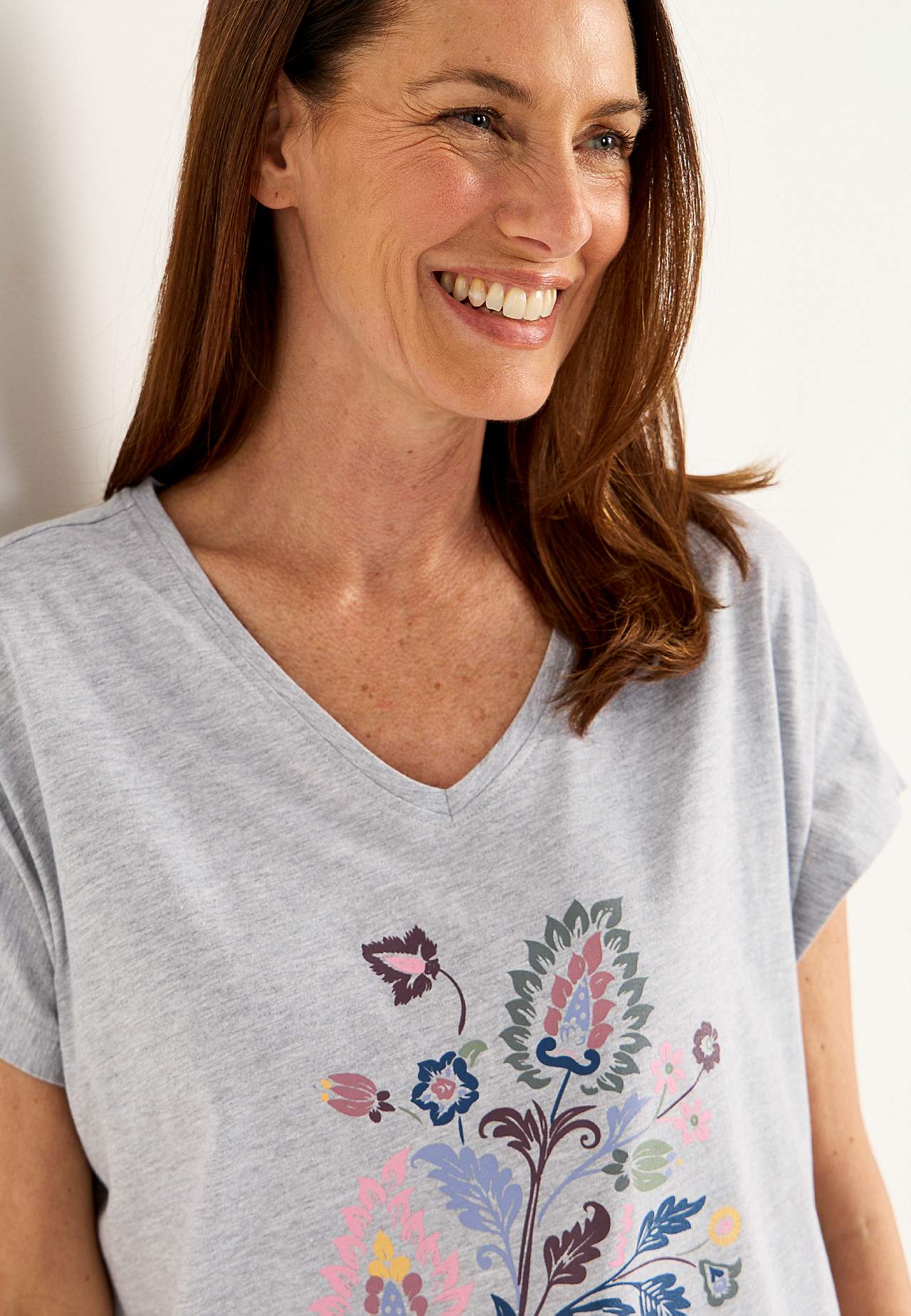 Nightgown with v-neck cut