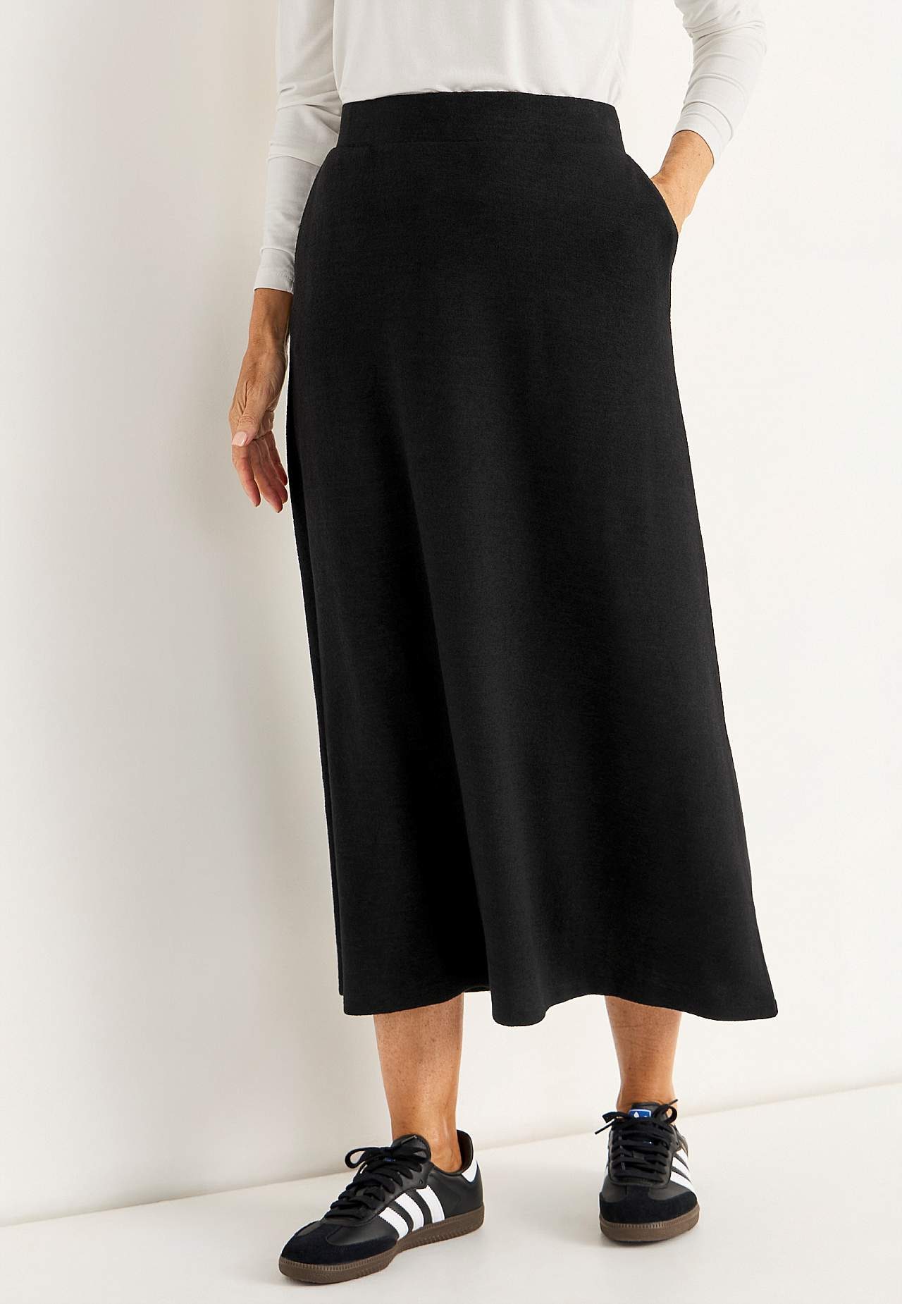 Flared jersey skirt with pockets