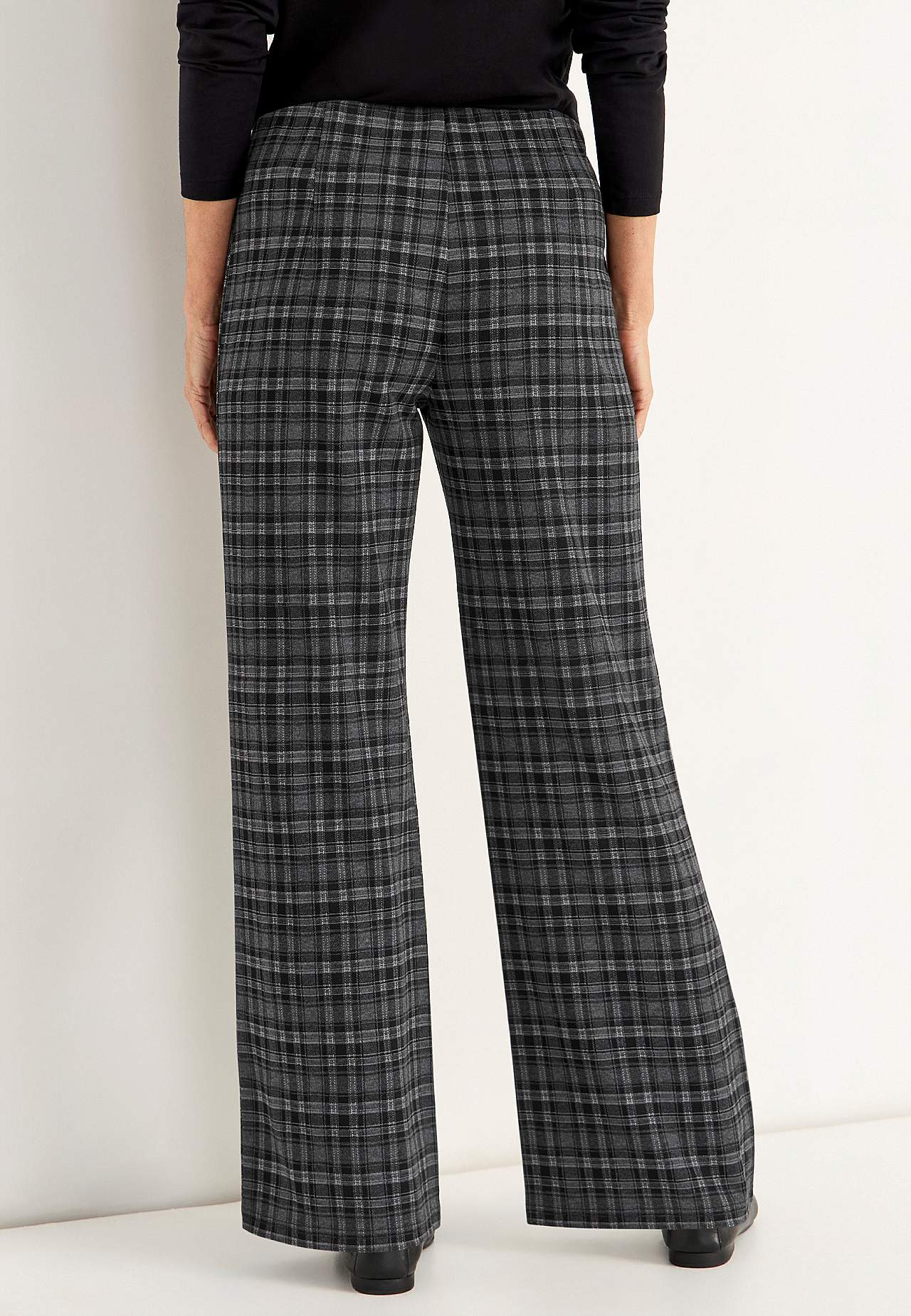 Jersey pants with straight legs
