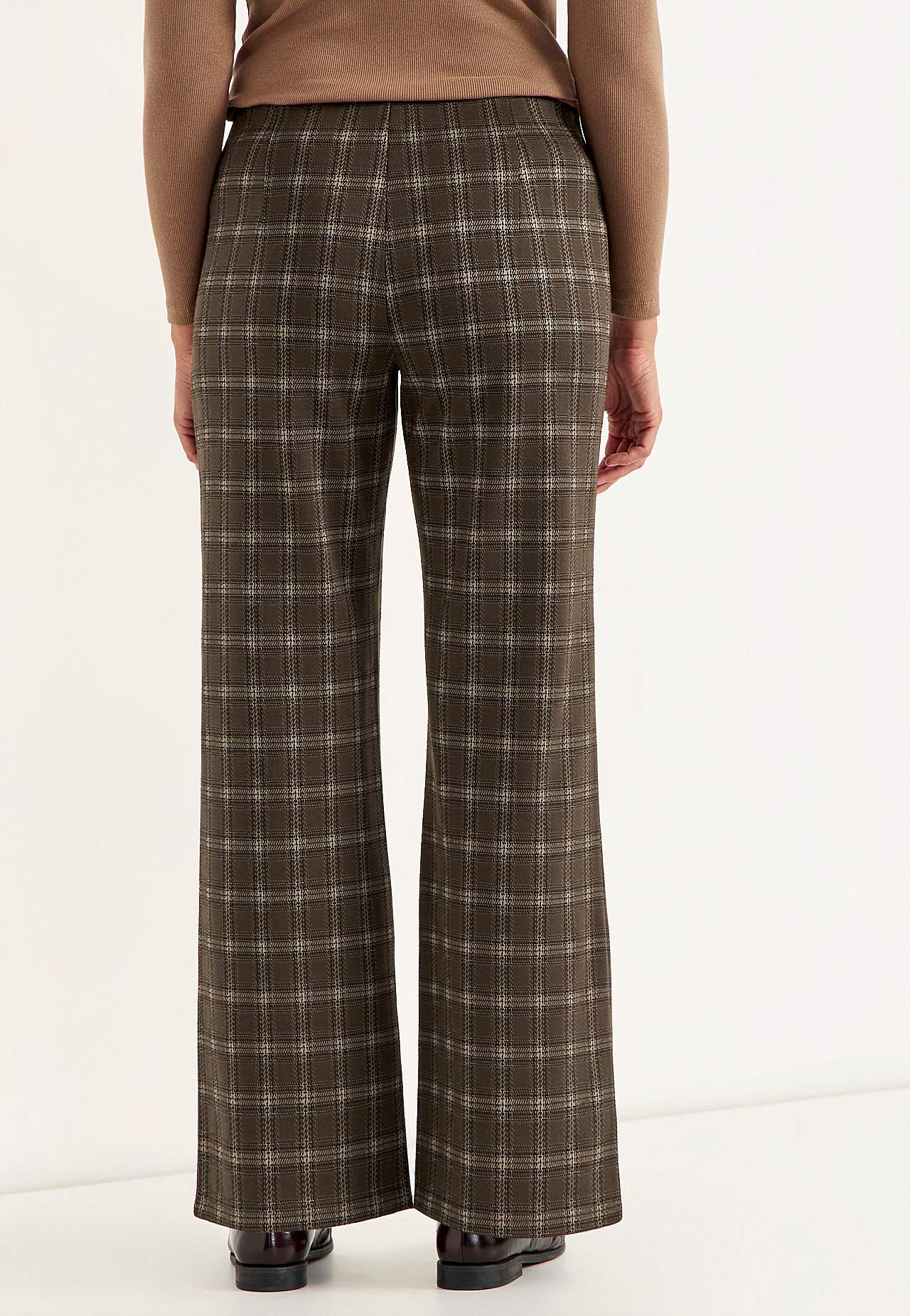 Jersey pants with straight legs
