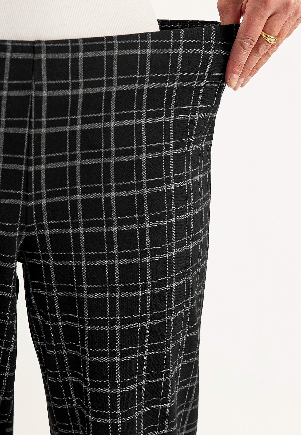 Jersey pants with straight legs