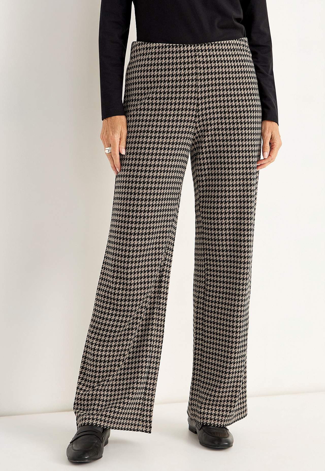 Jersey pants with straight legs