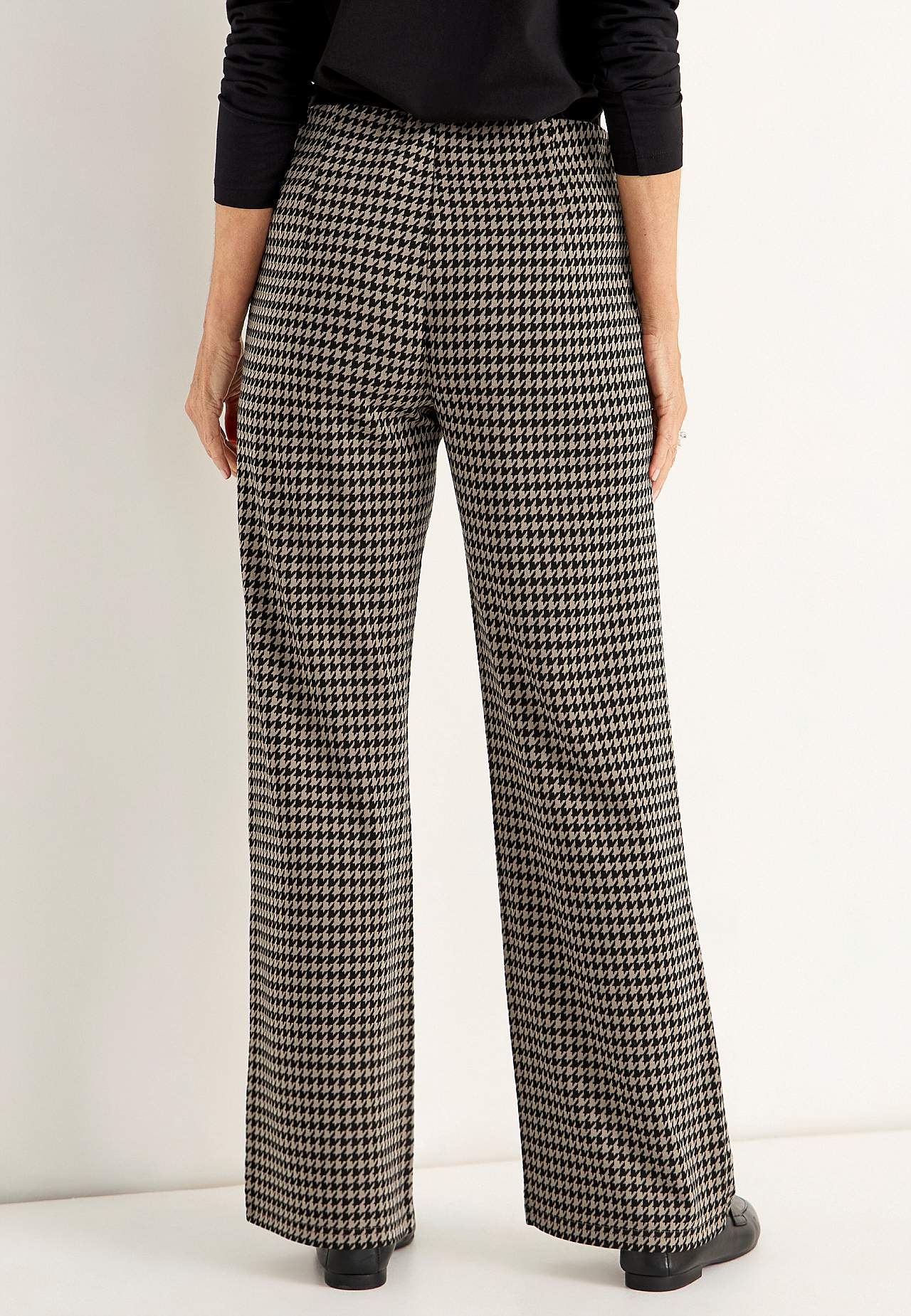 Jersey pants with straight legs