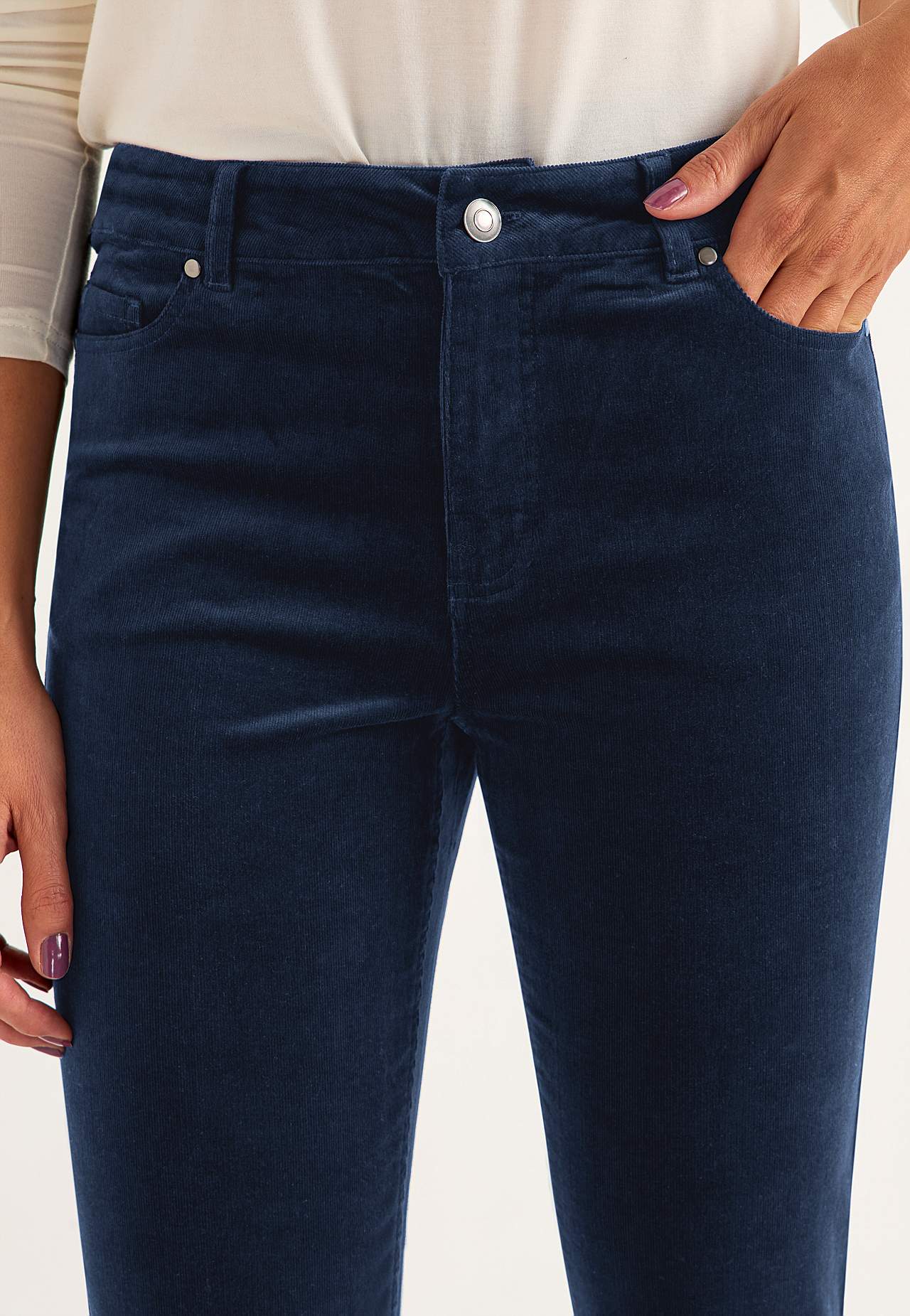 Stretchy corduroy trouser with straight legs