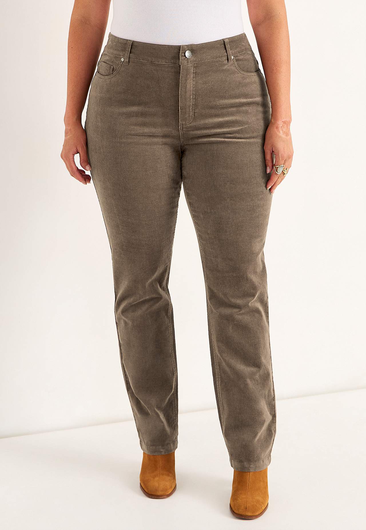 Stretchy corduroy trouser with straight legs