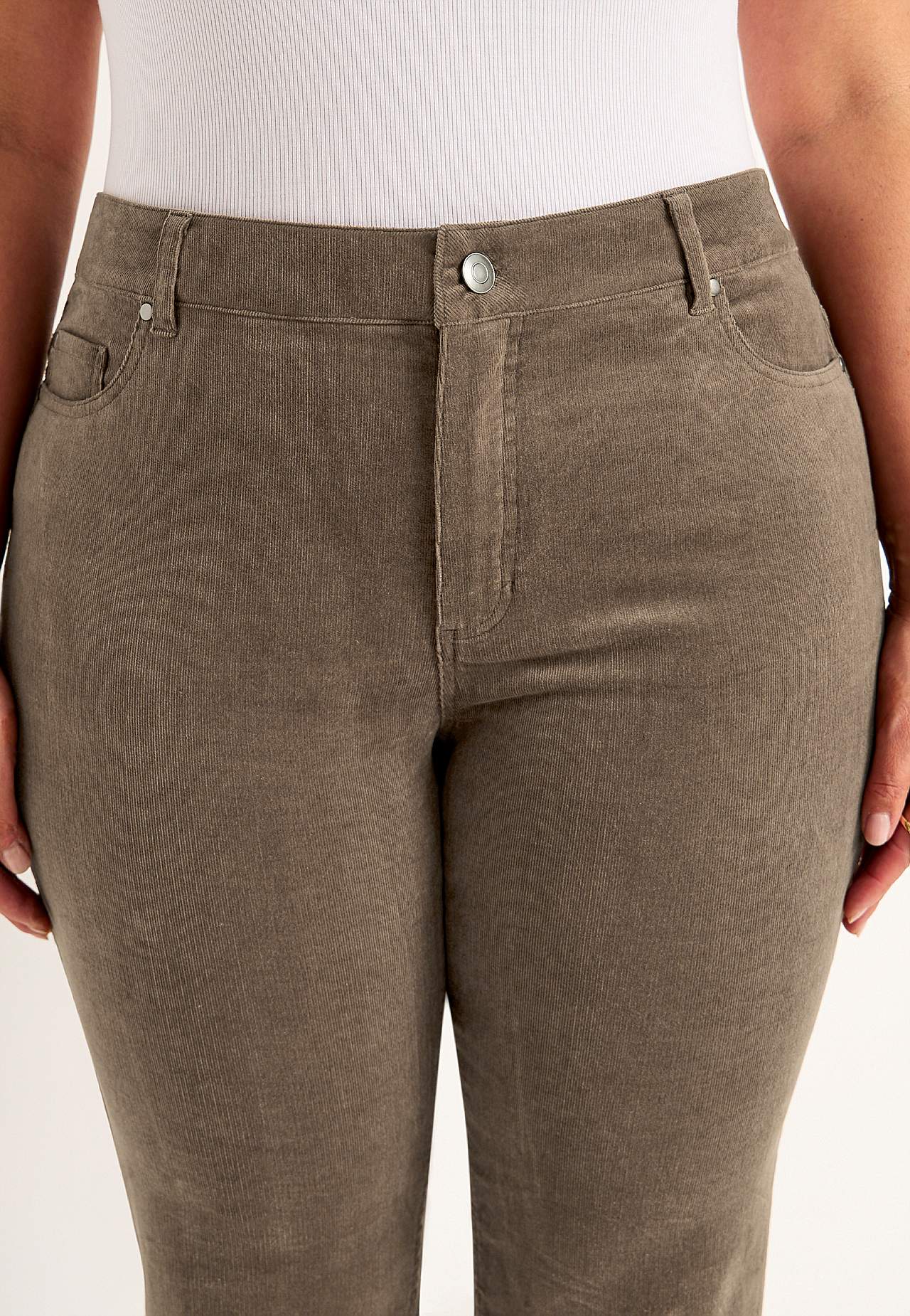 Stretchy corduroy trouser with straight legs