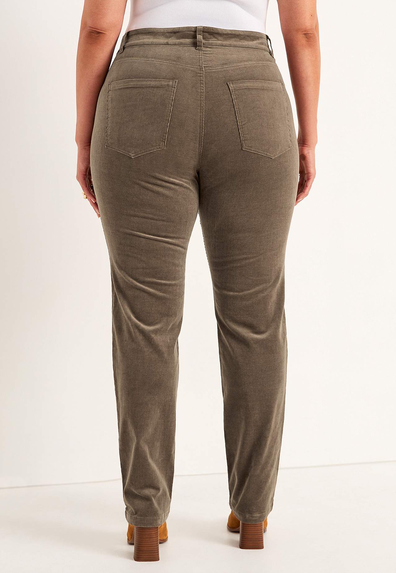 Stretchy corduroy trouser with straight legs