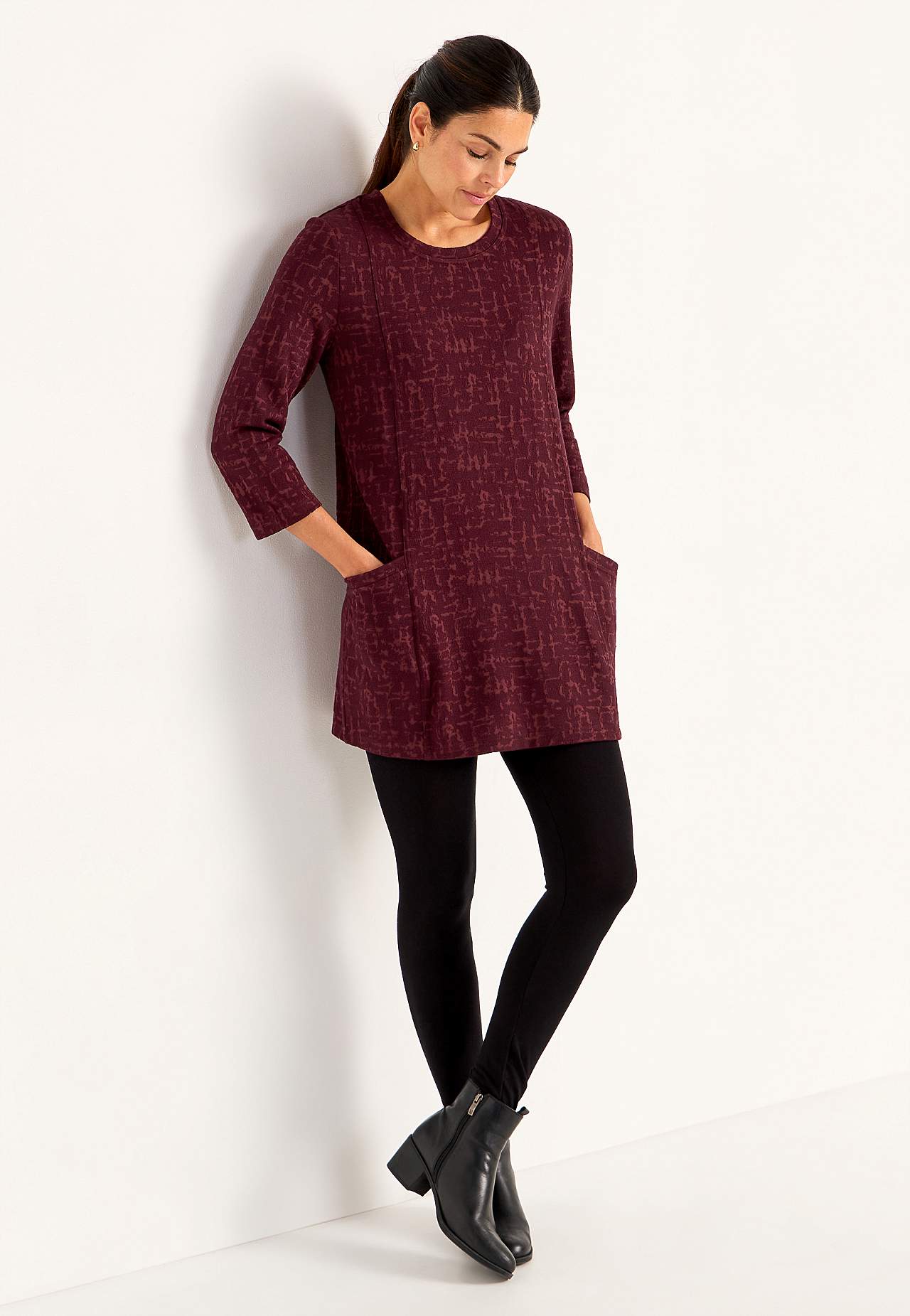 Patterned tunic top with pockets