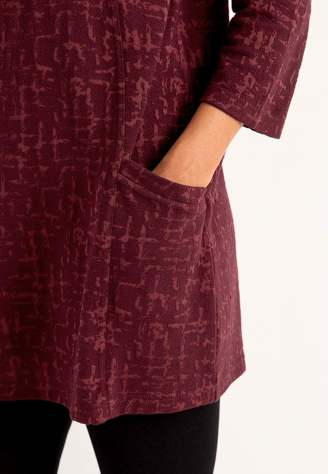 Patterned tunic top with pockets
