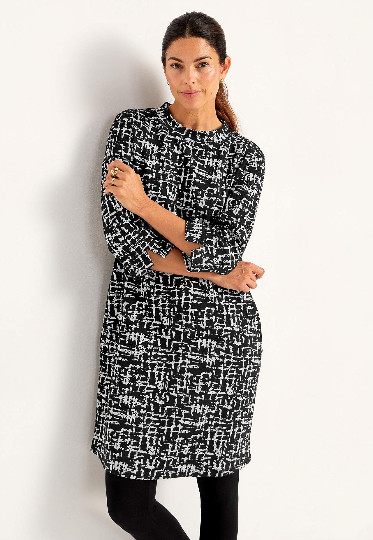 Patterned dress with side pockets