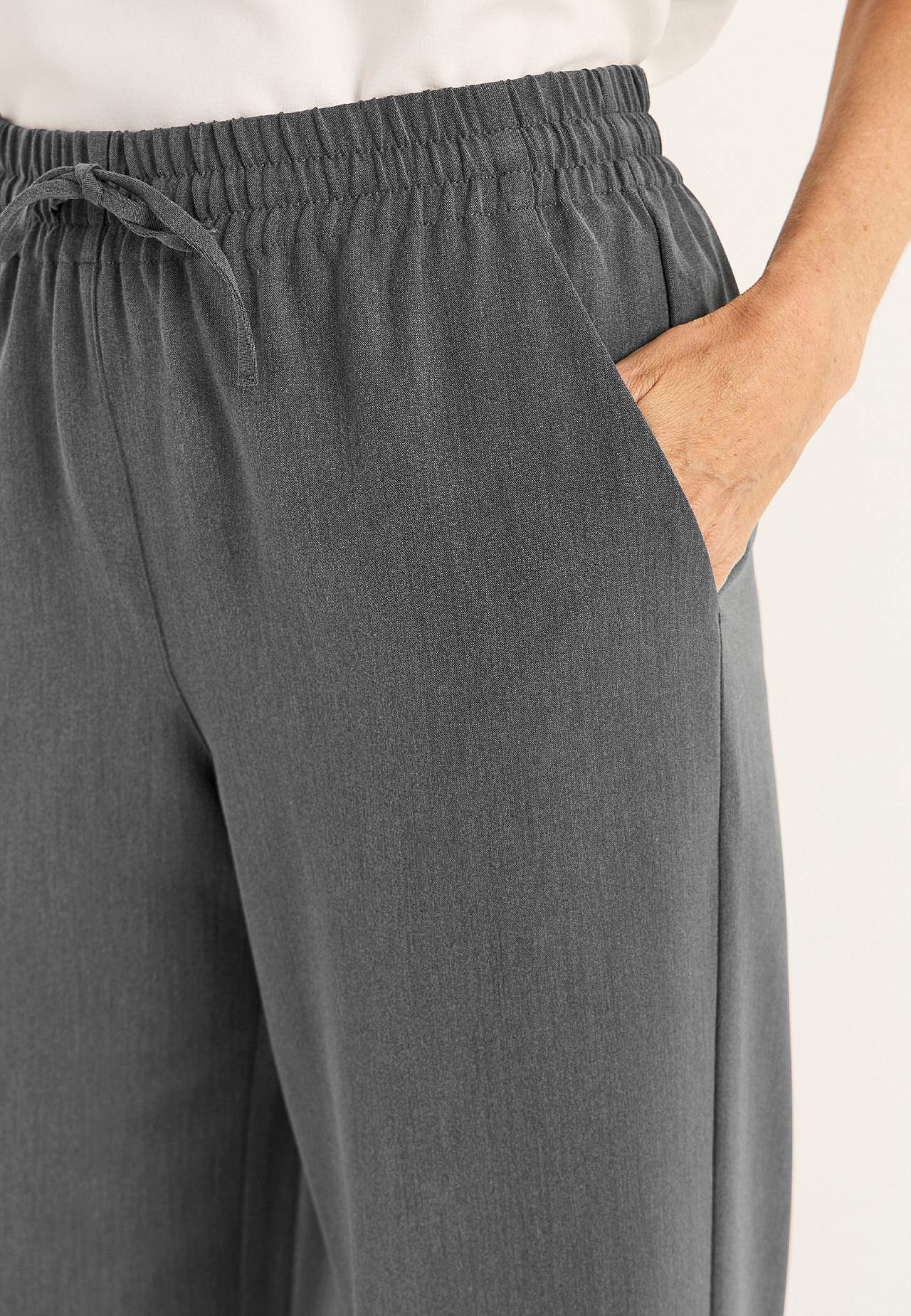 Trousers in Pull-on model in