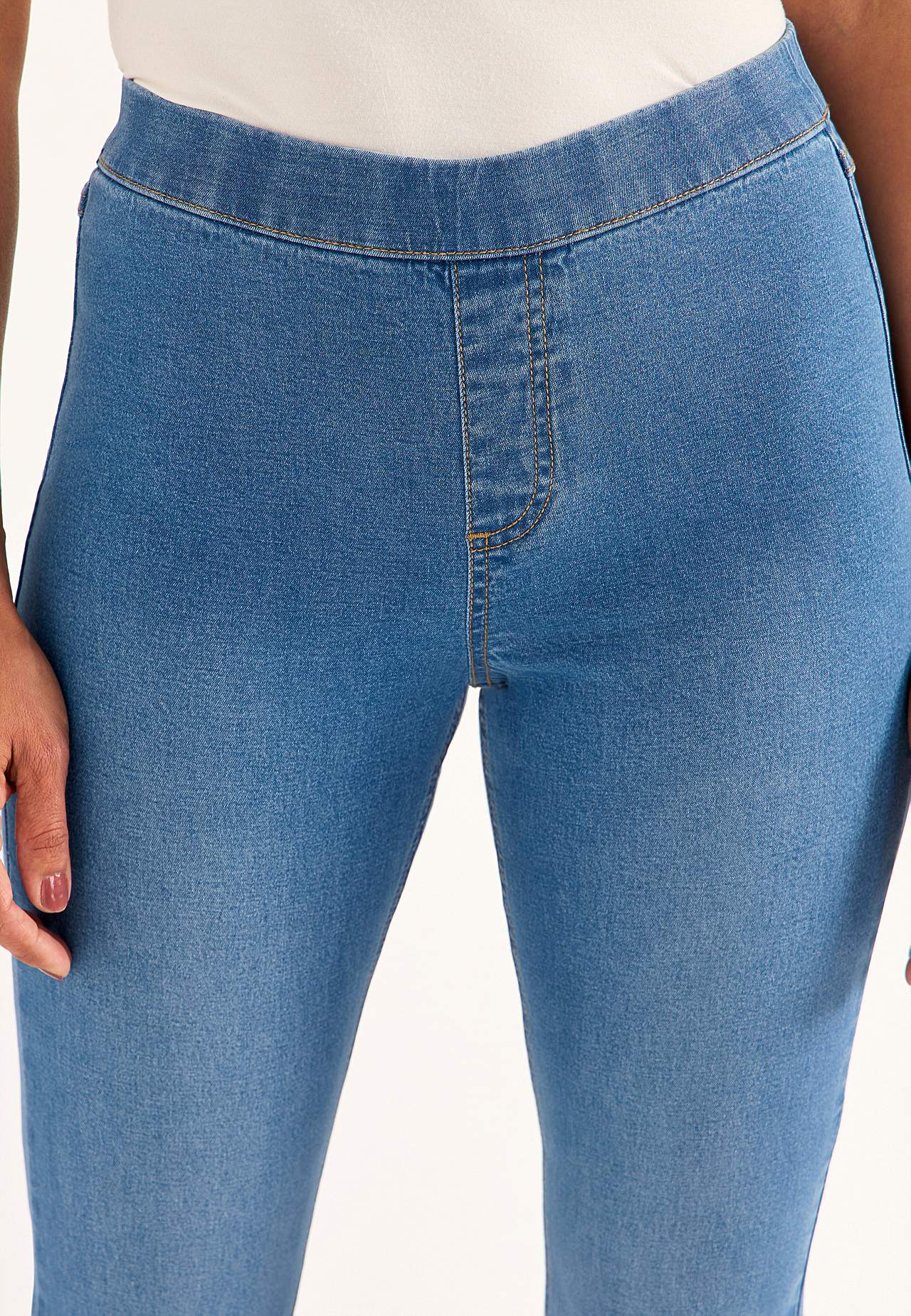 Stretchy jeggings with bootcut