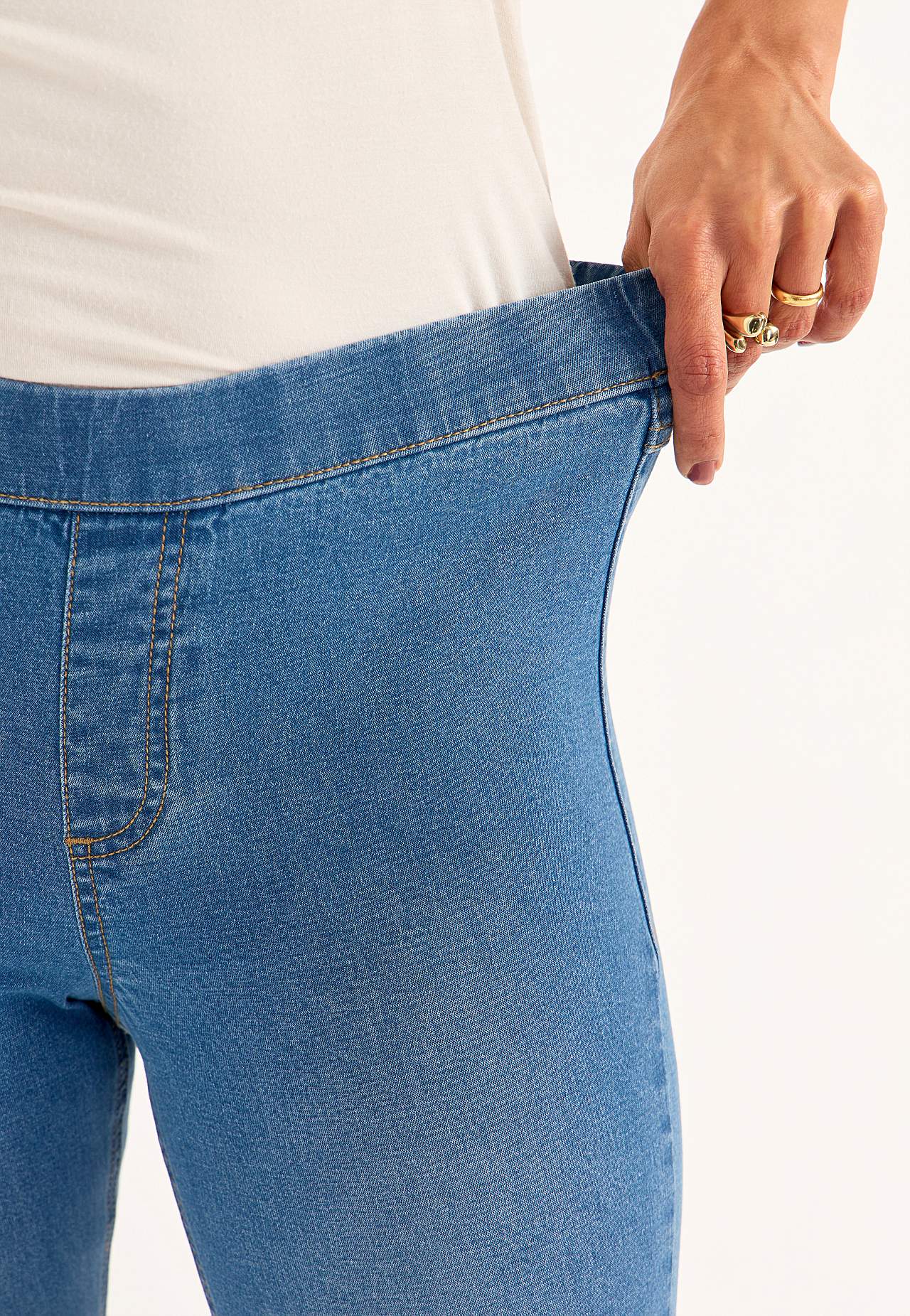 Stretchy jeggings with bootcut