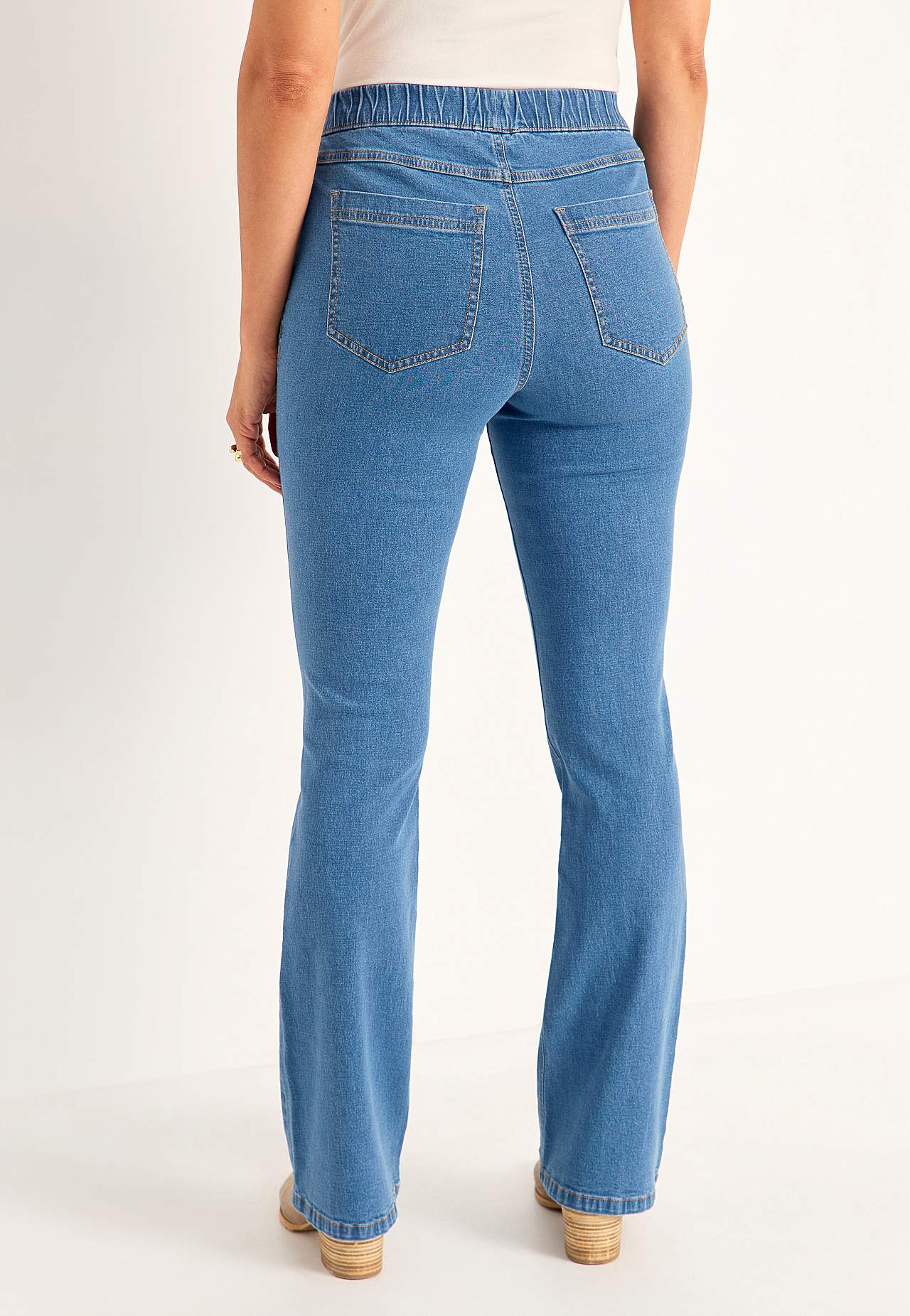 Stretchy jeggings with bootcut