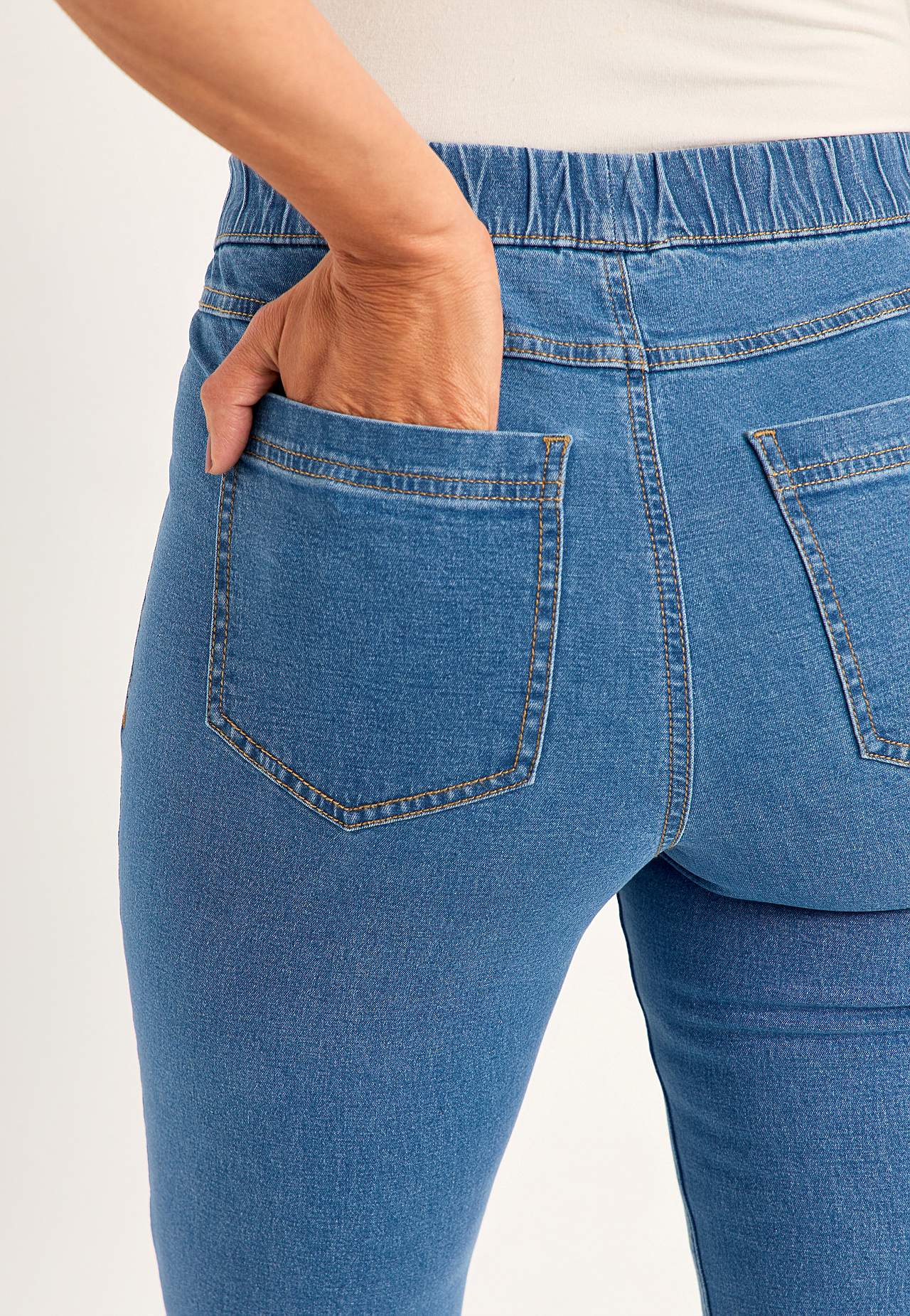 Stretchy jeggings with bootcut