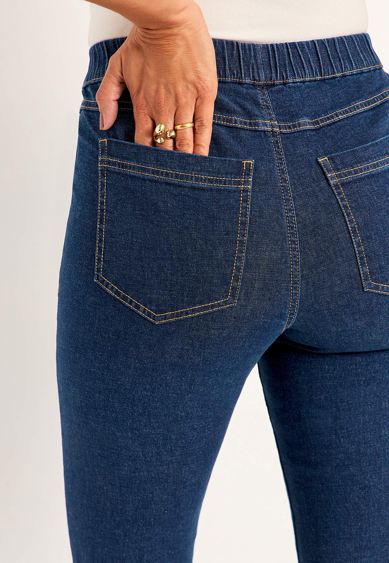 Stretchy jeggings with bootcut