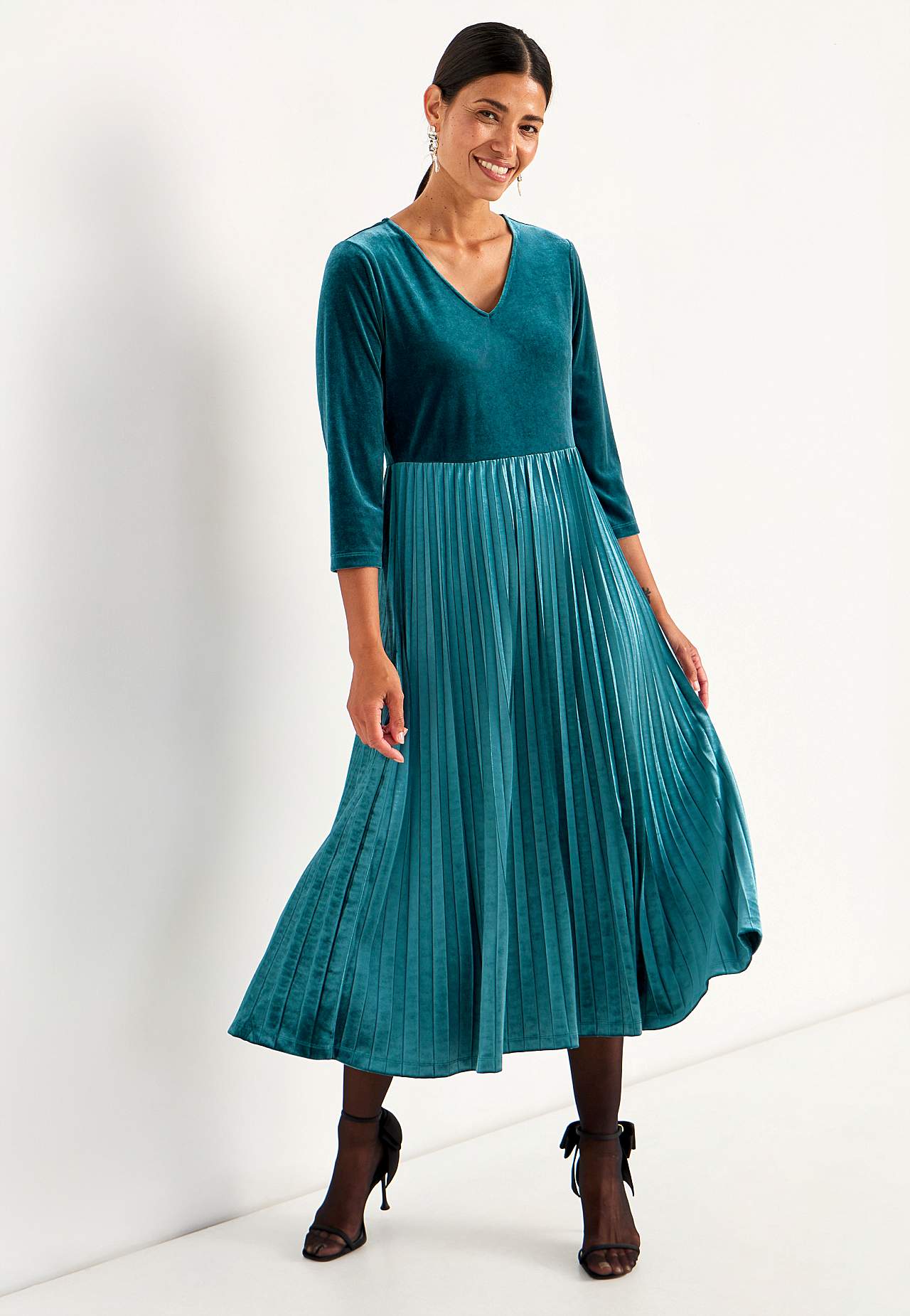 Pleated velvet dress with three-quarter length sleeve