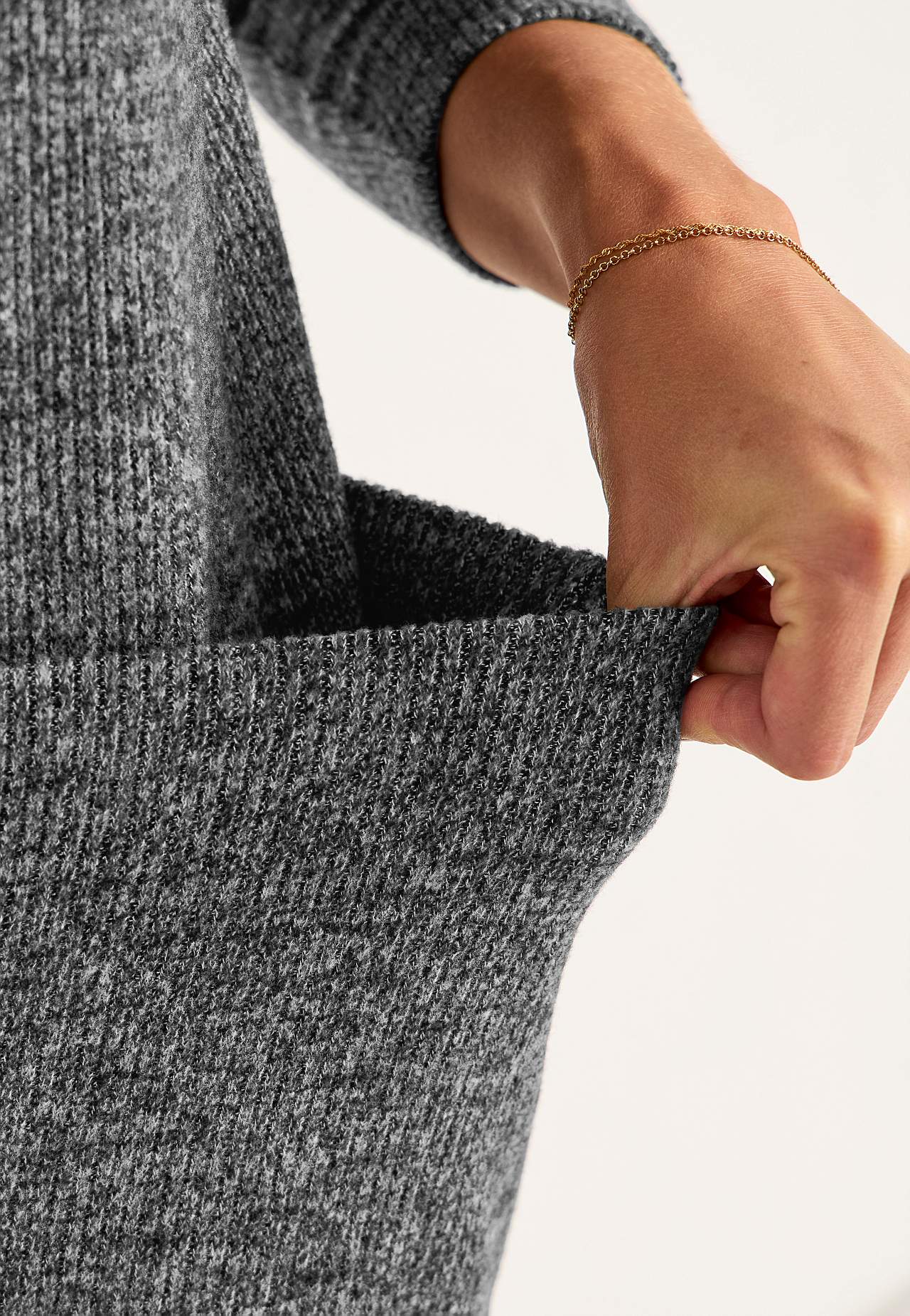 Super soft skirt with slit Beata