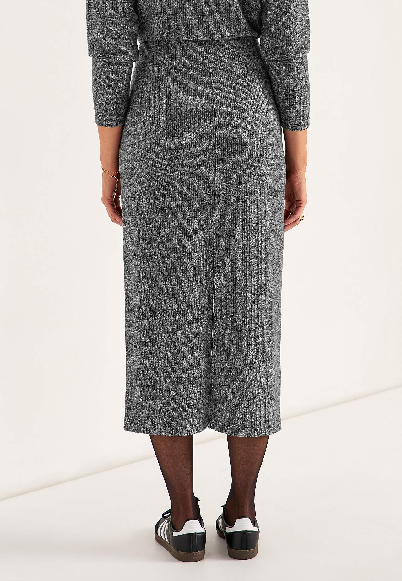 Super soft skirt with slit Beata