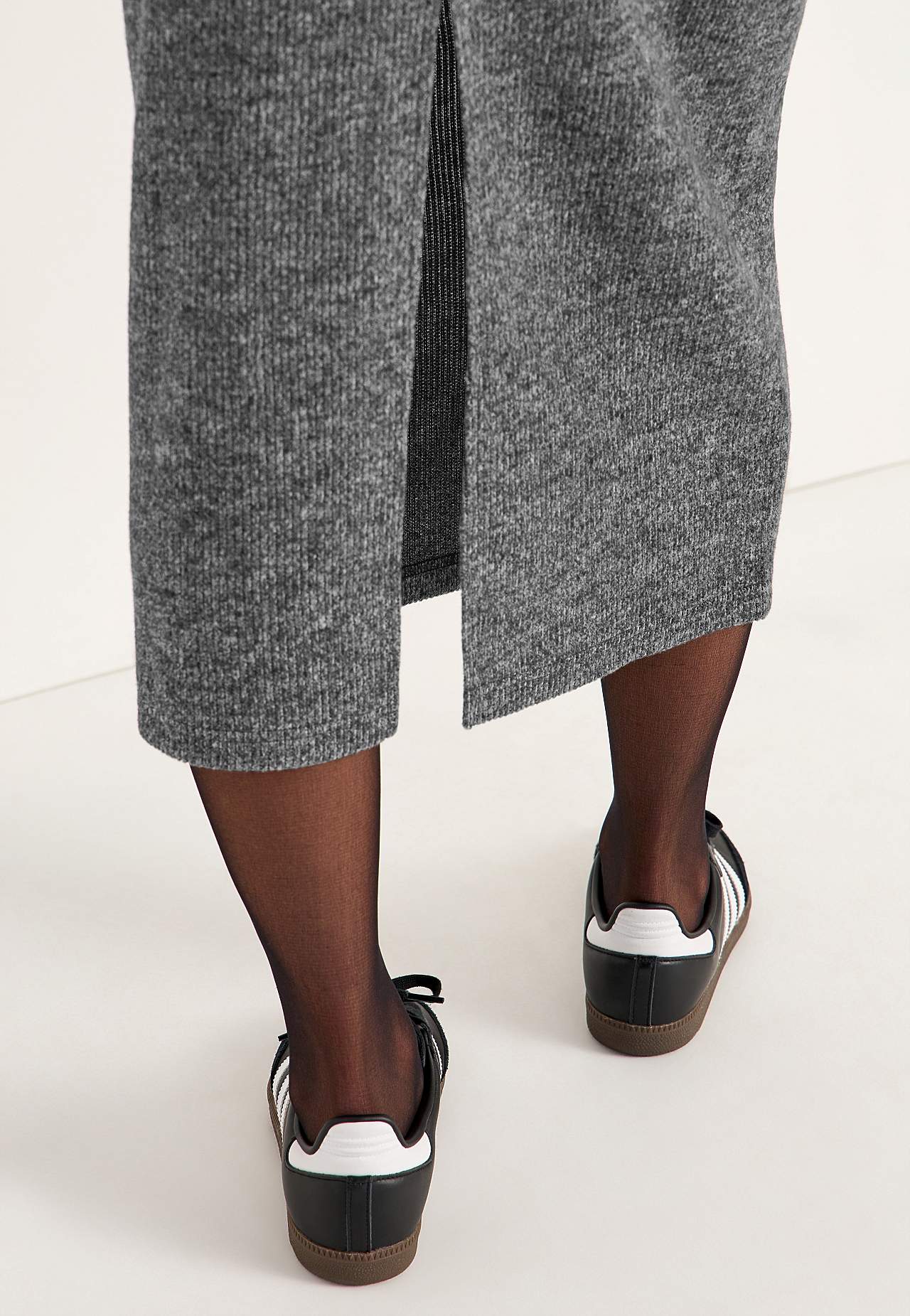 Super soft skirt with slit Beata