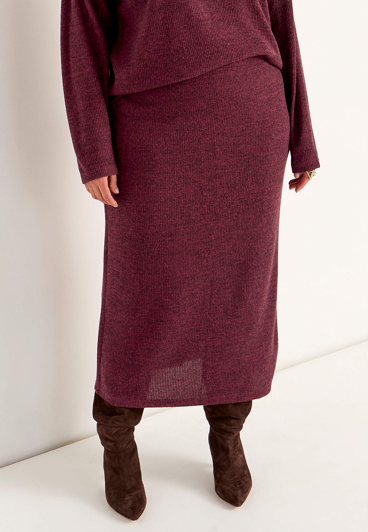 Super soft skirt with slit Beata