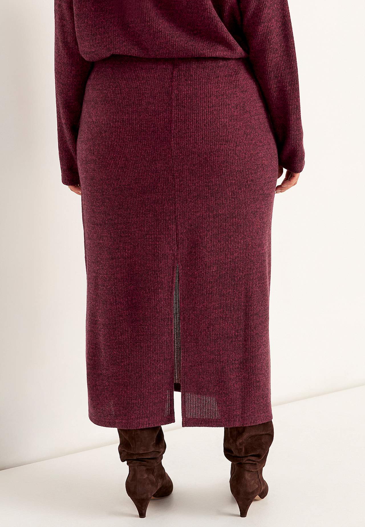 Super soft skirt with slit Beata