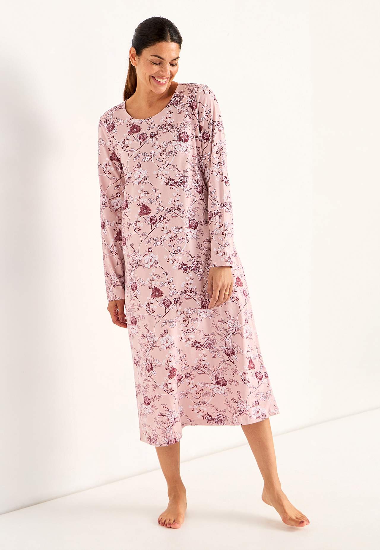 Floral nightdress with long sleeves