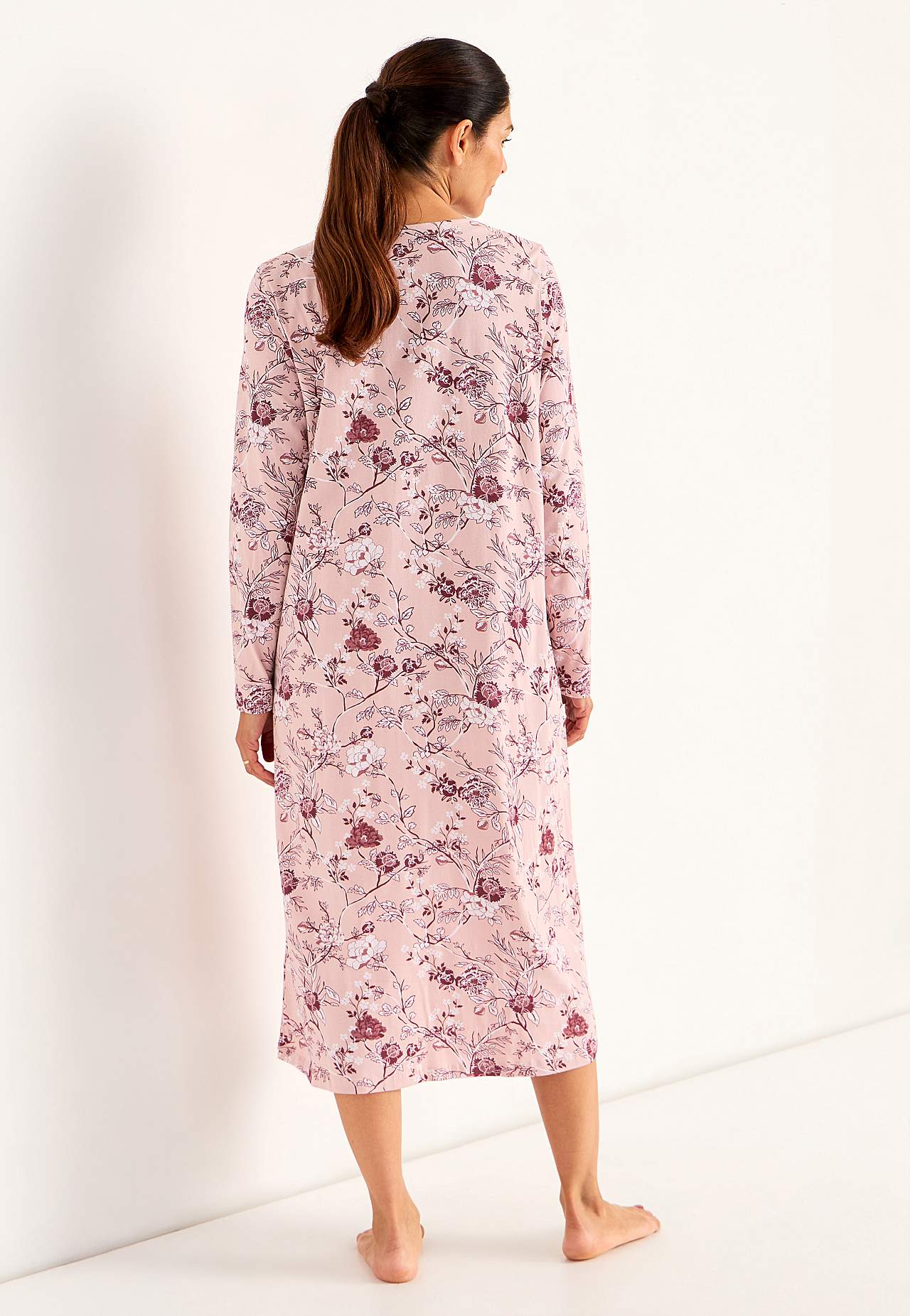 Floral nightdress with long sleeves