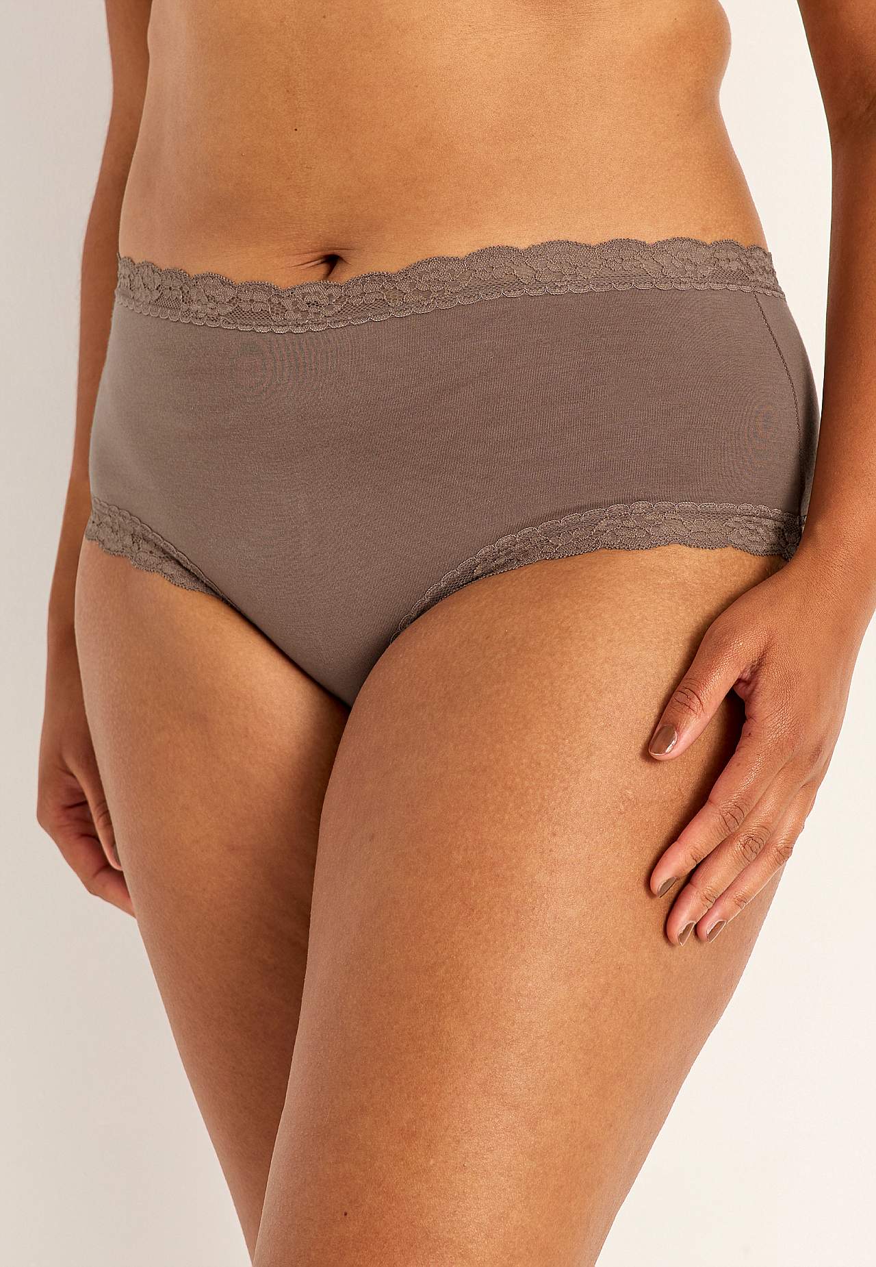 Women's briefs with lace and brazilian cut 3-pack