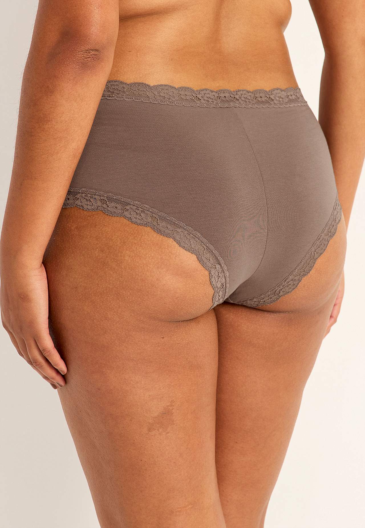 Women's briefs with lace and brazilian cut 3-pack