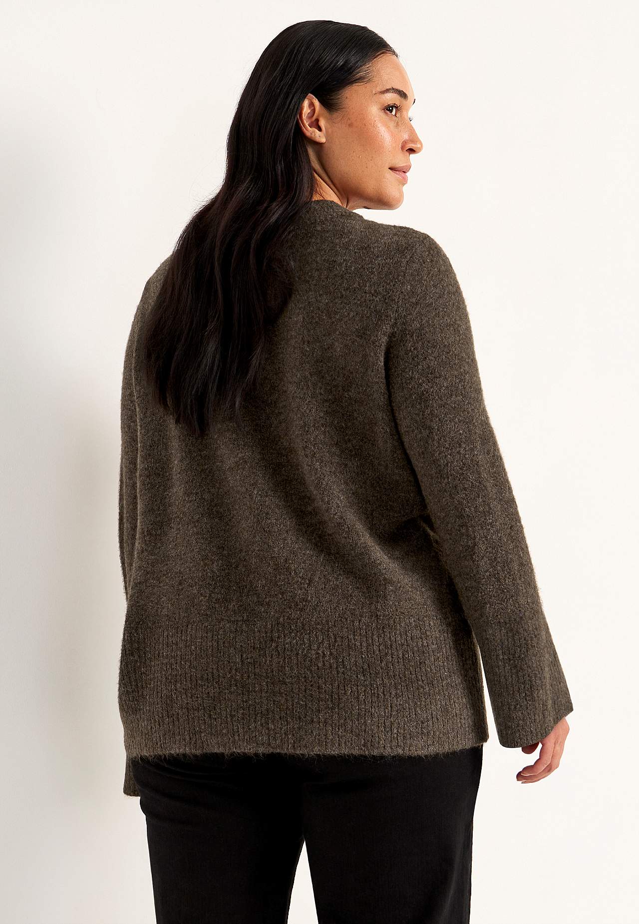 Knitted sweater with round neck
