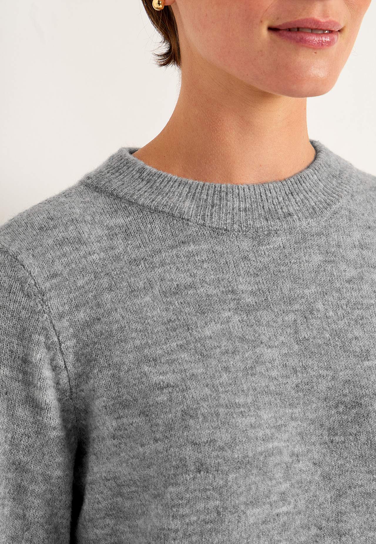 Knitted sweater with round neck