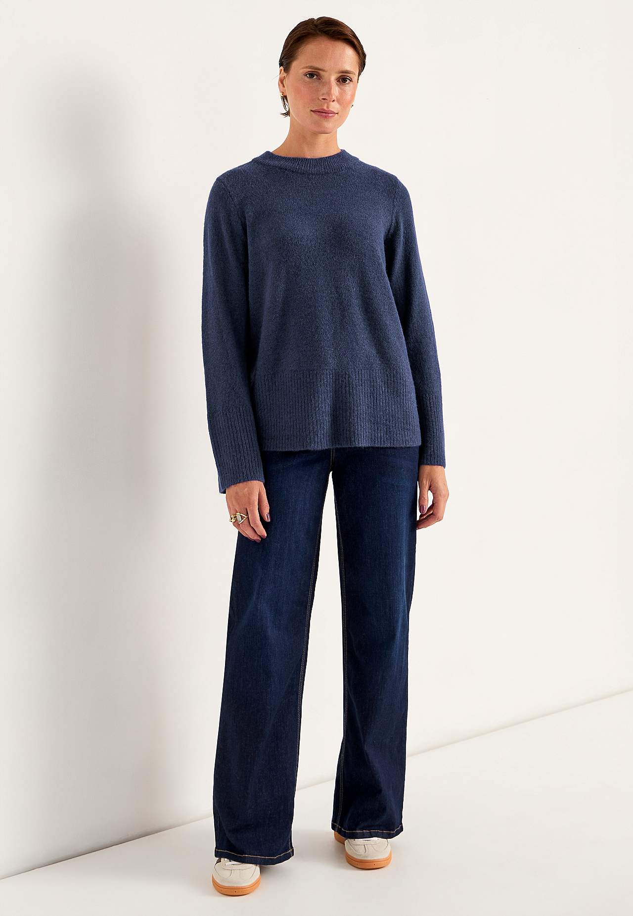 Knitted sweater with round neck