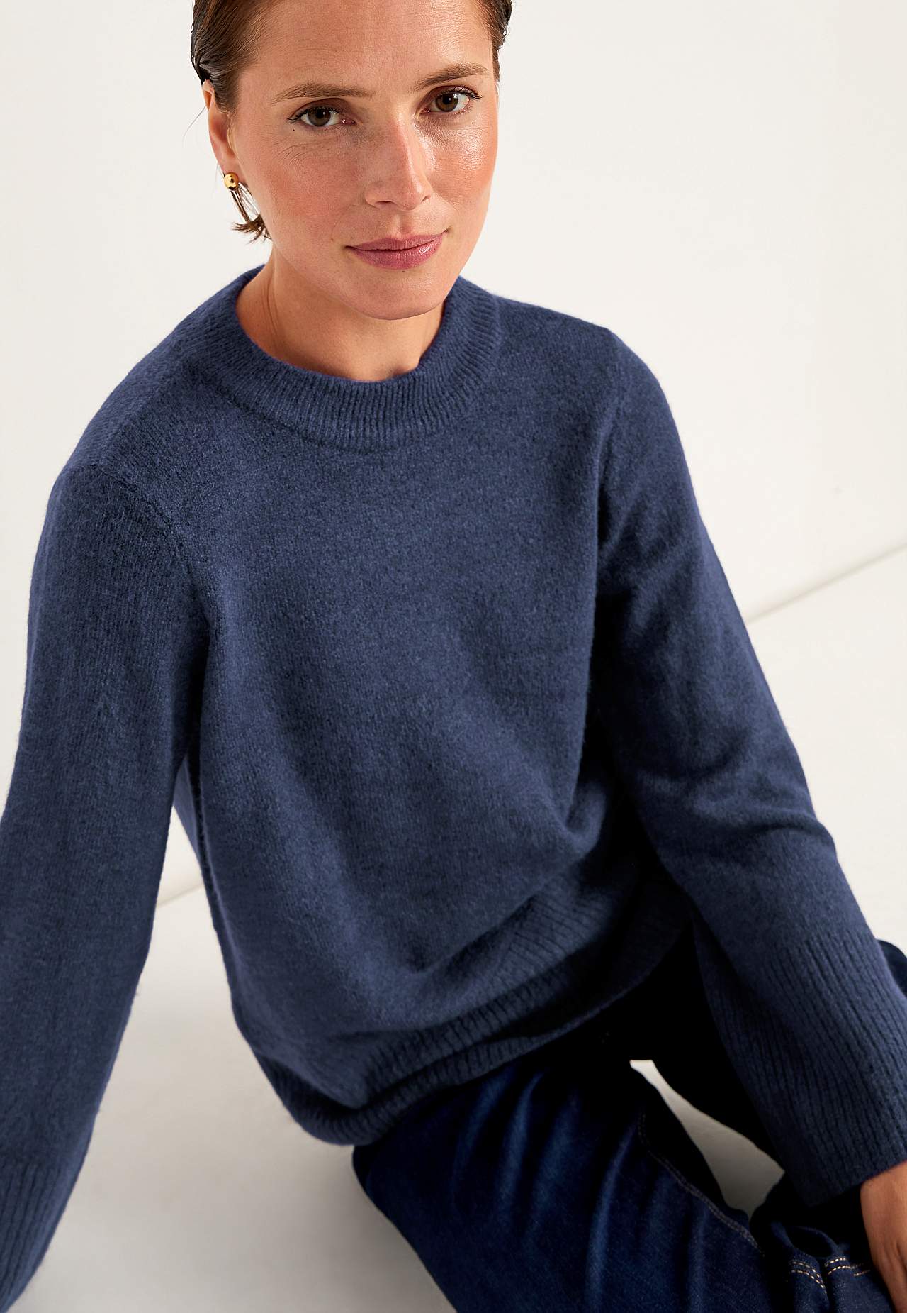 Knitted sweater with round neck