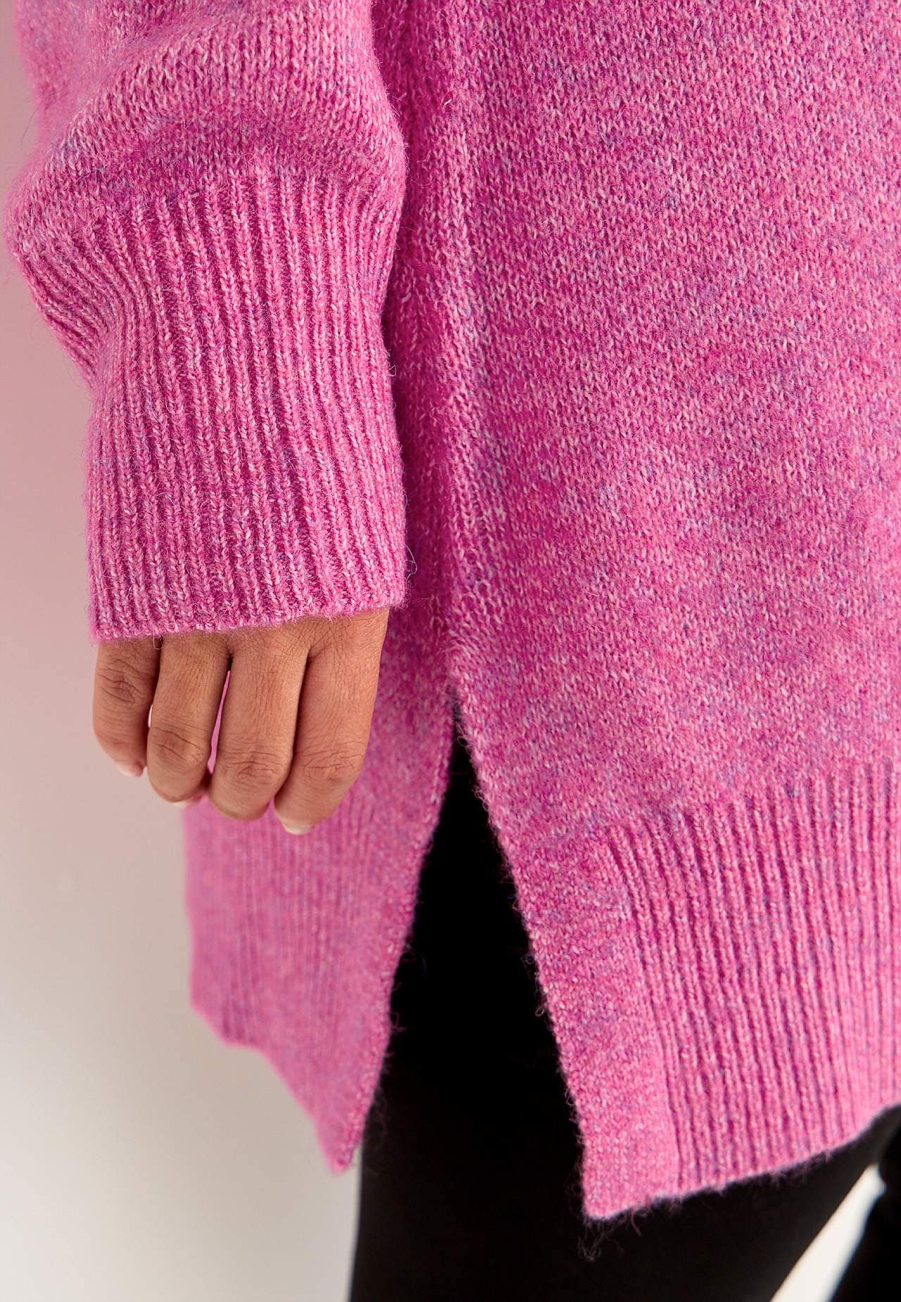 Knitted tunic with slits