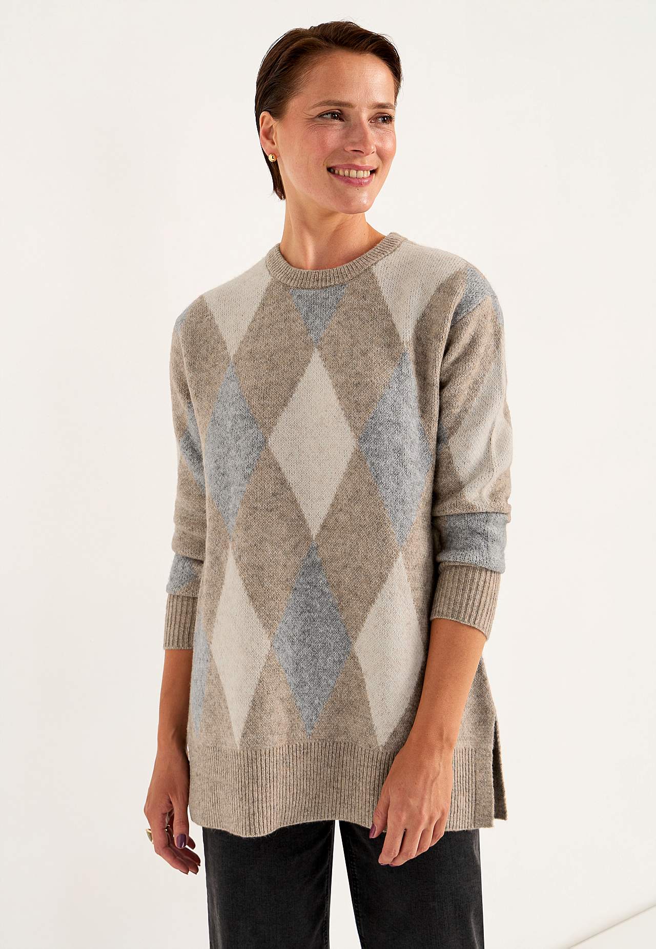 Knitted tunic with slits