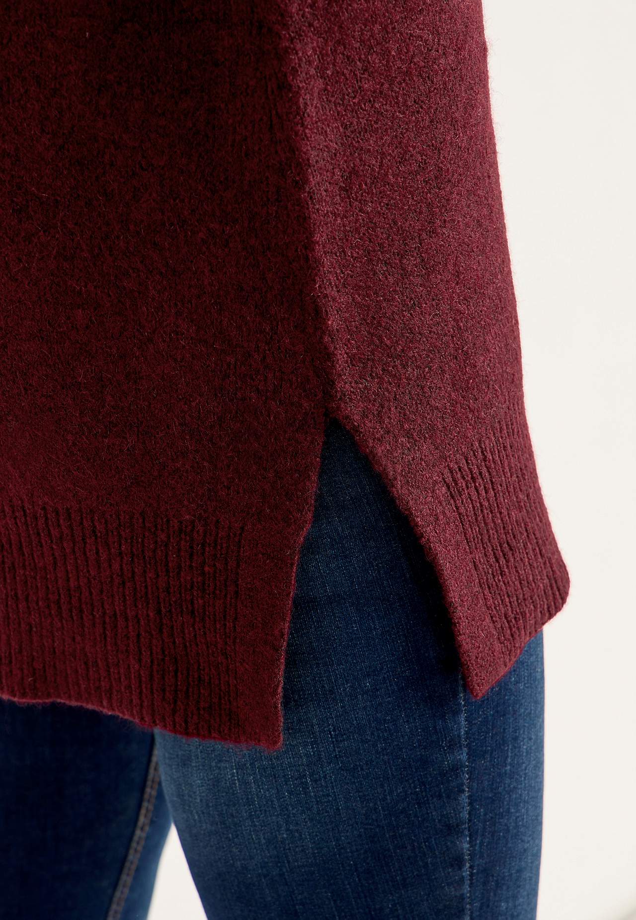 Knitted tunic with slits