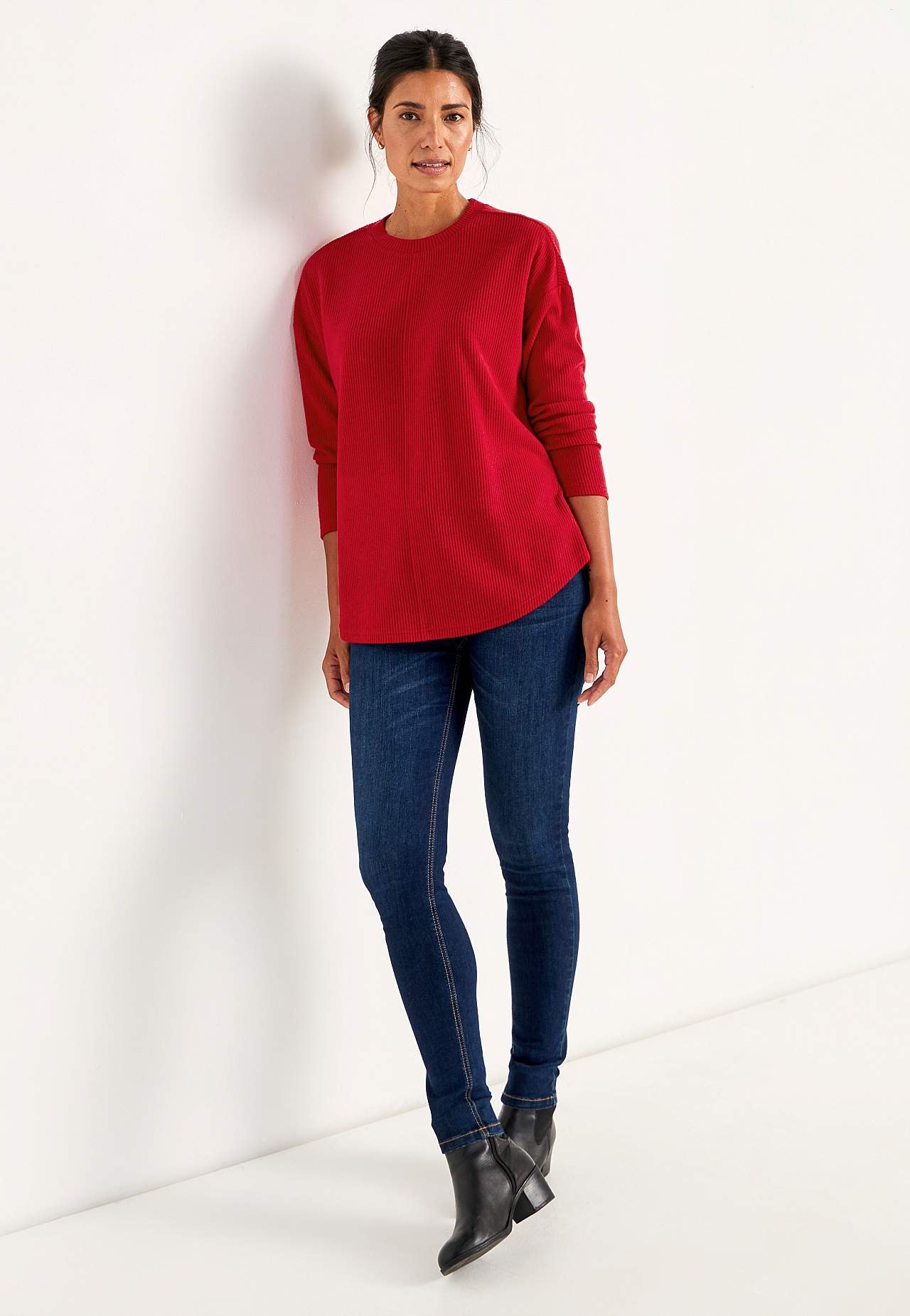 Super soft sweater with decorative center seam Beata
