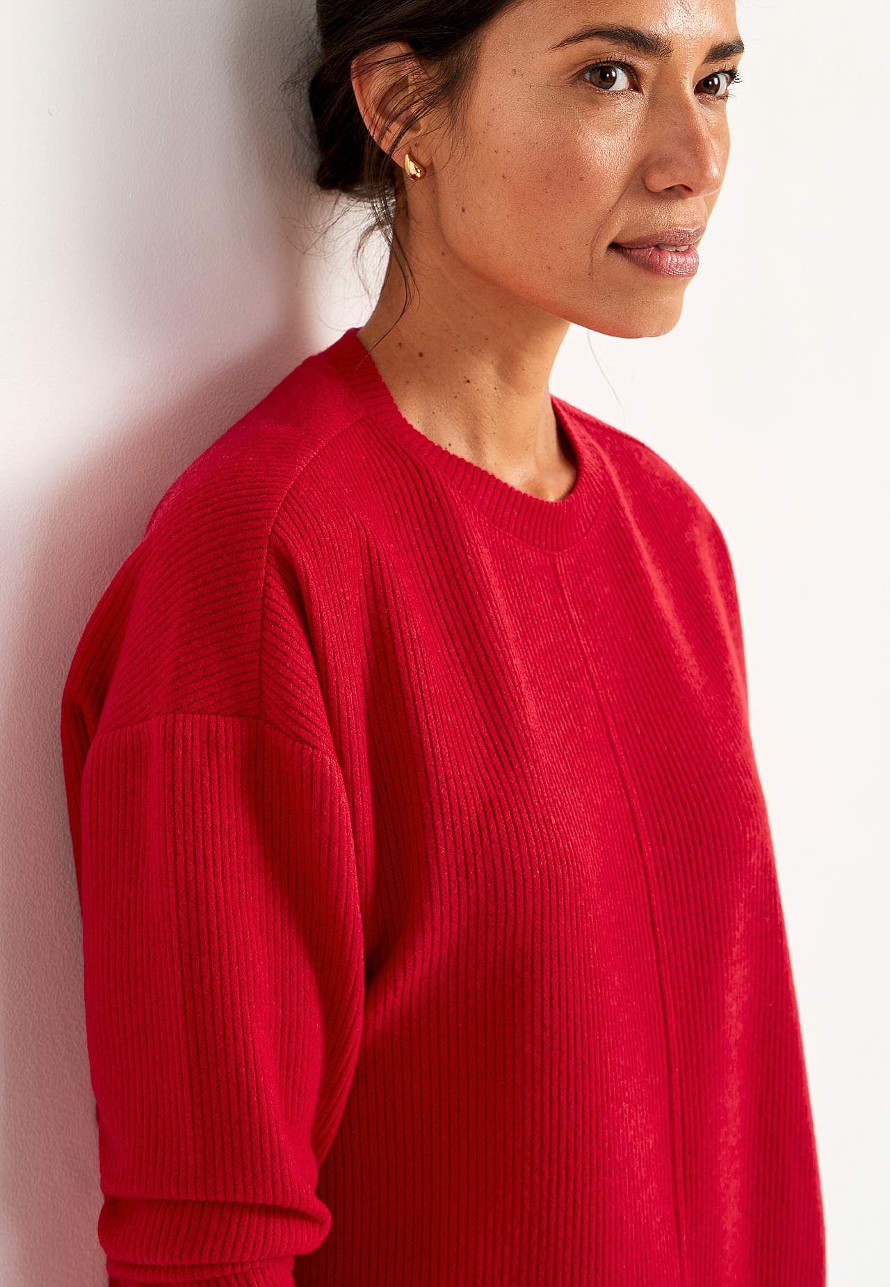 Super soft sweater with decorative center seam Beata