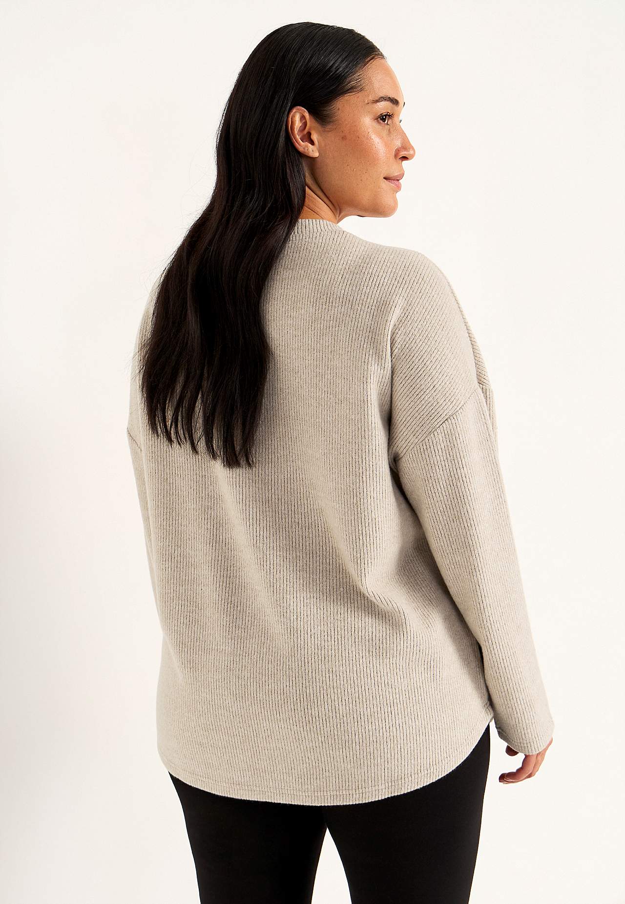 Super soft sweater with decorative center seam Beata