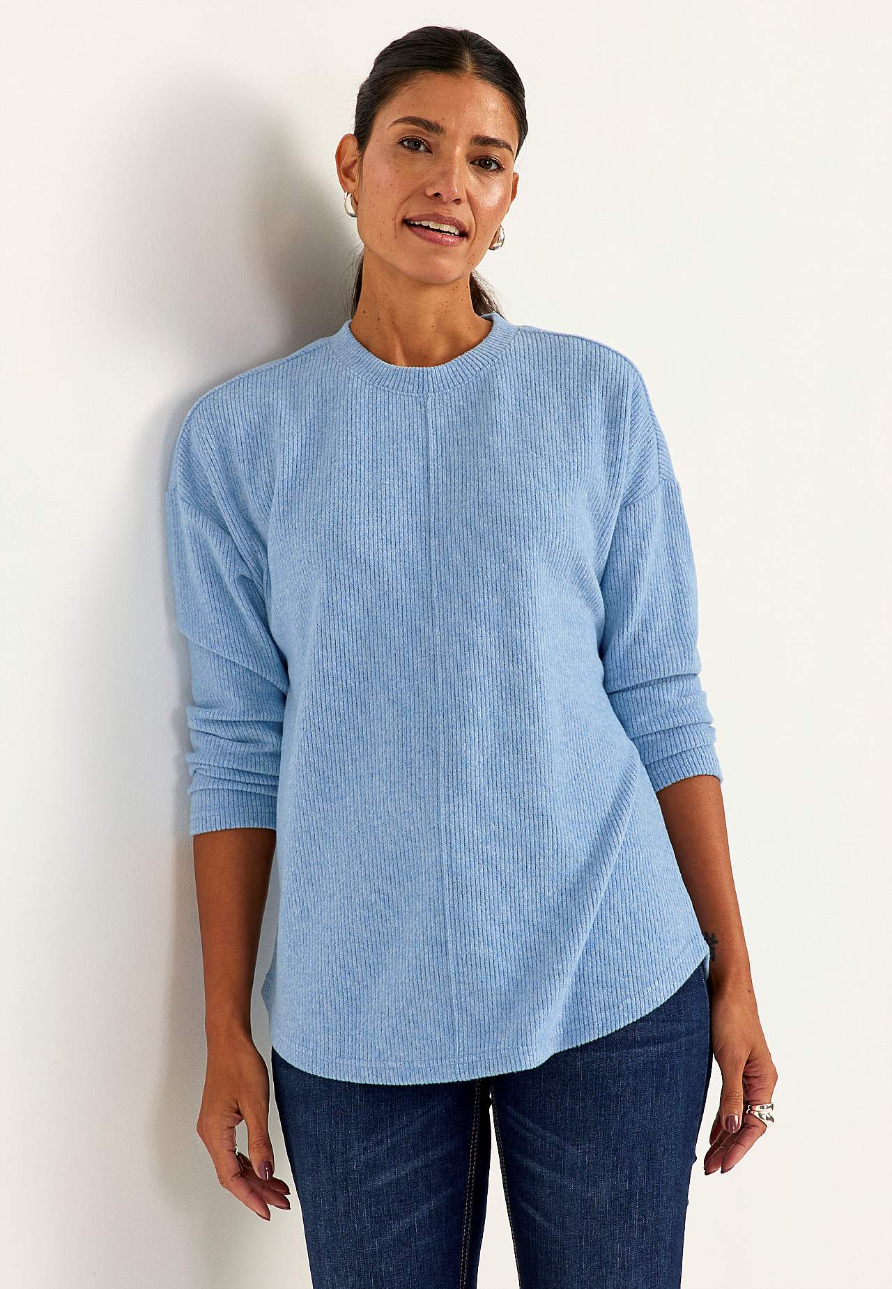 Super soft sweater with decorative center seam Beata