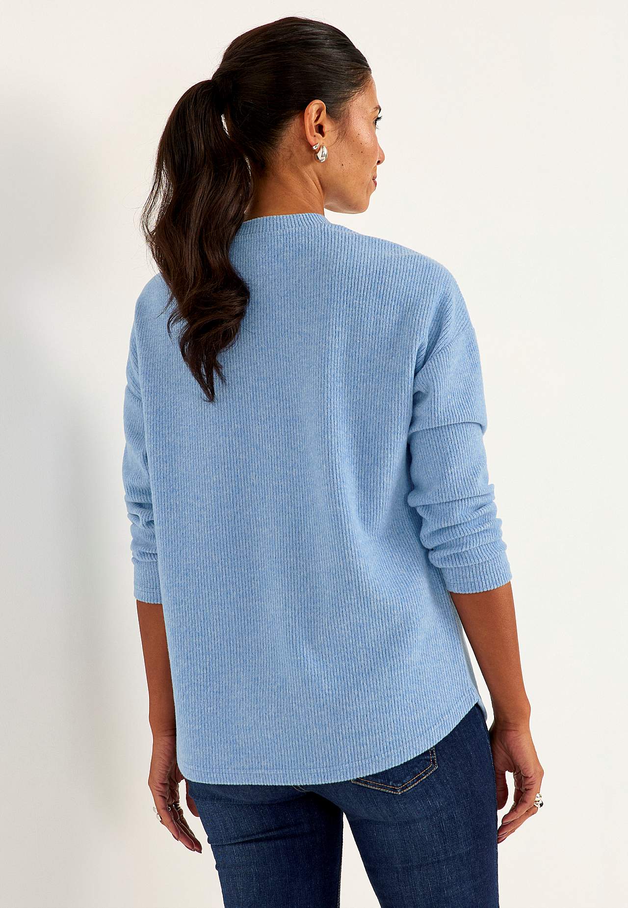 Super soft sweater with decorative center seam Beata