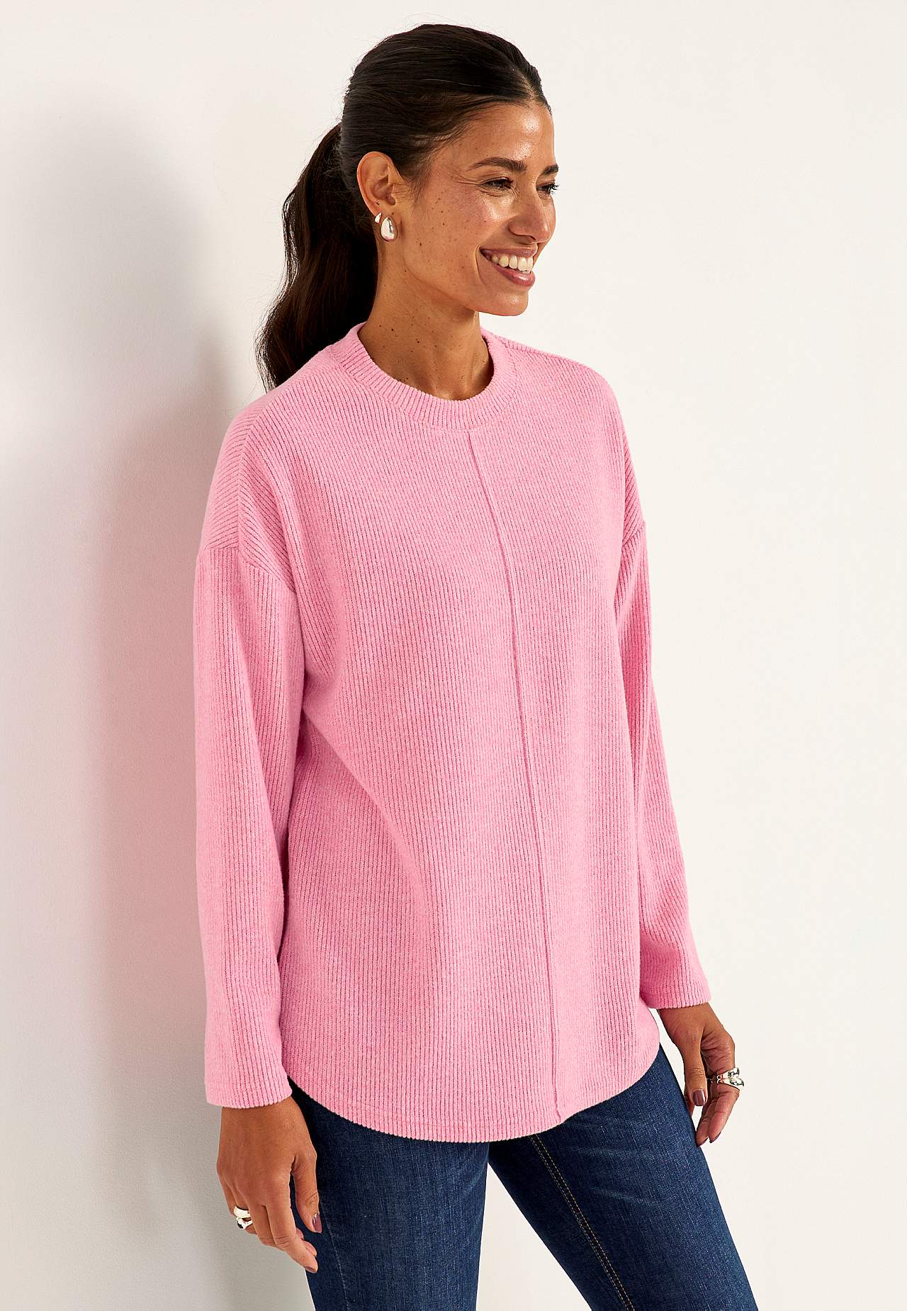Super soft sweater with decorative center seam Beata