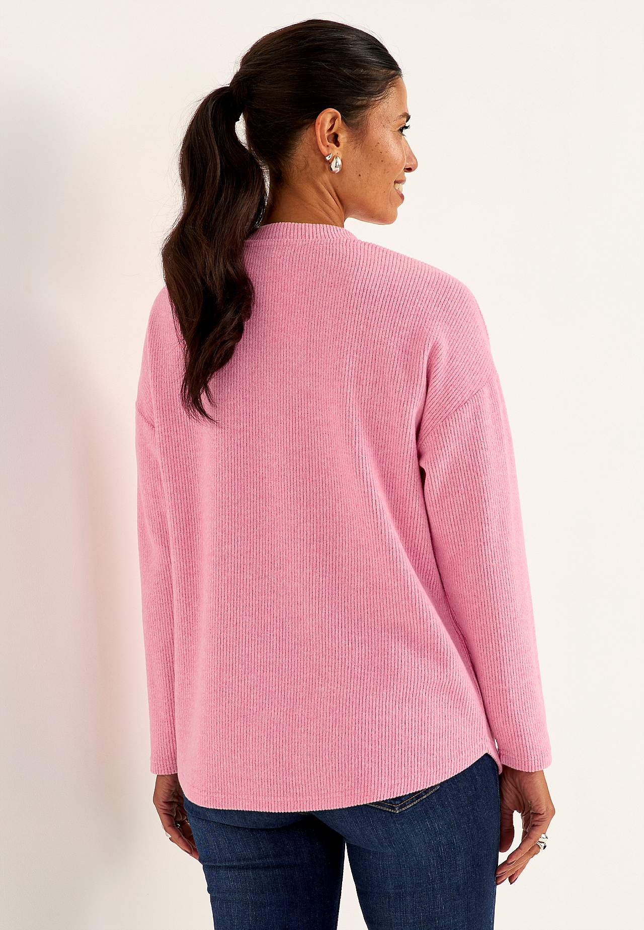Super soft sweater with decorative center seam Beata