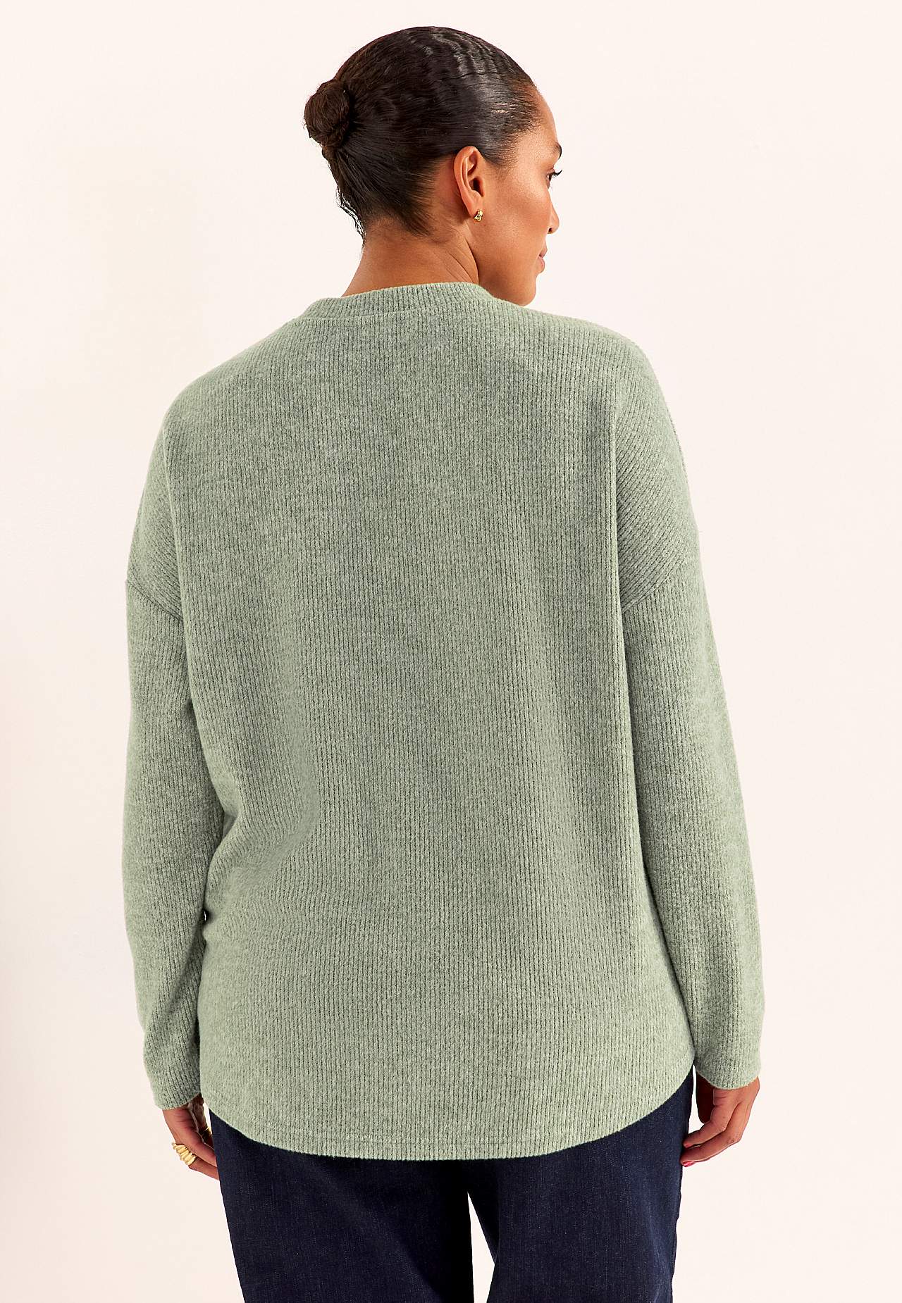 Super soft sweater with decorative center seam Beata