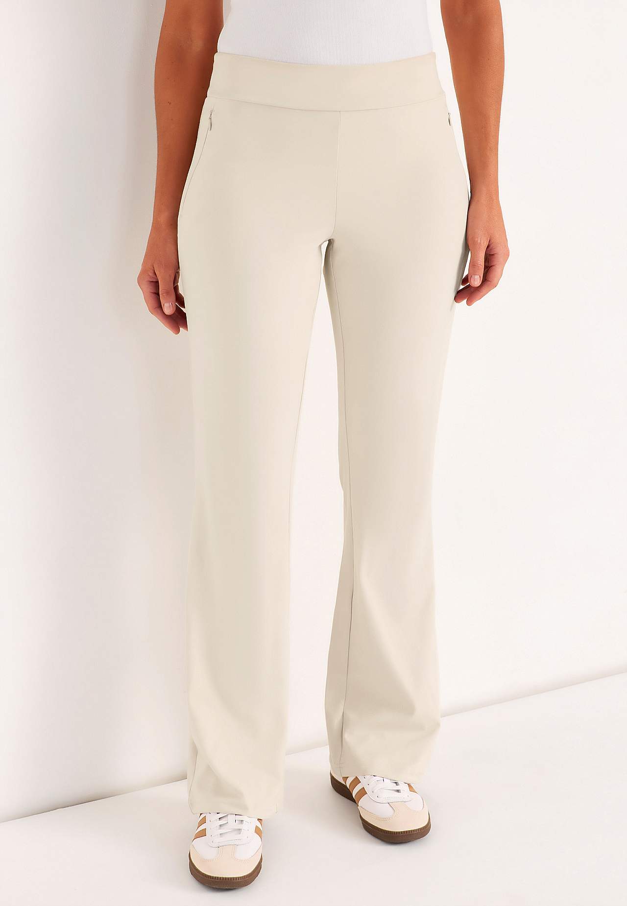 Alsidige jerseybukser med en bootcut Daria – Lys beige