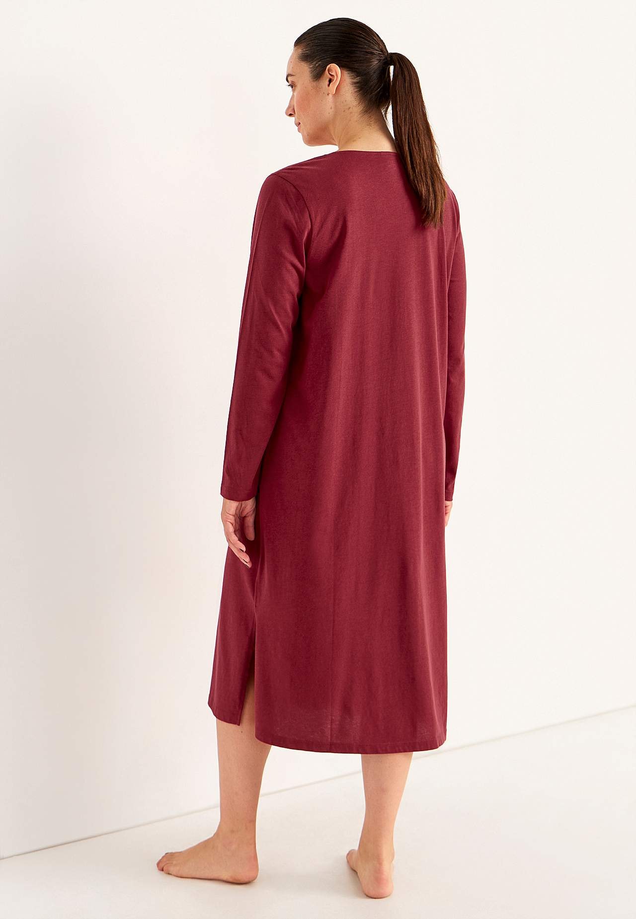 Long nightdress with lace edge