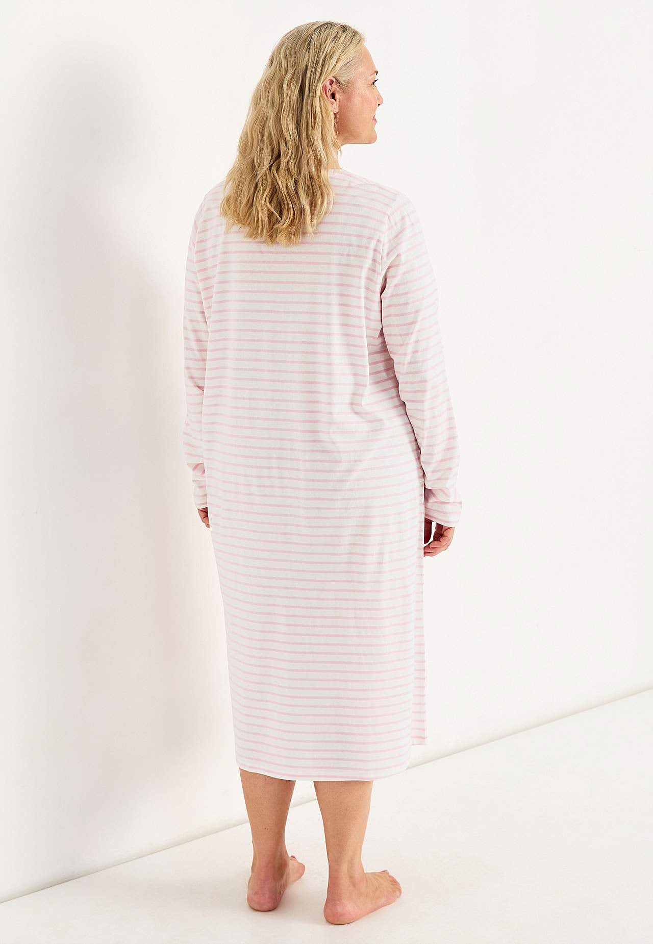 Long-sleeved nightdress