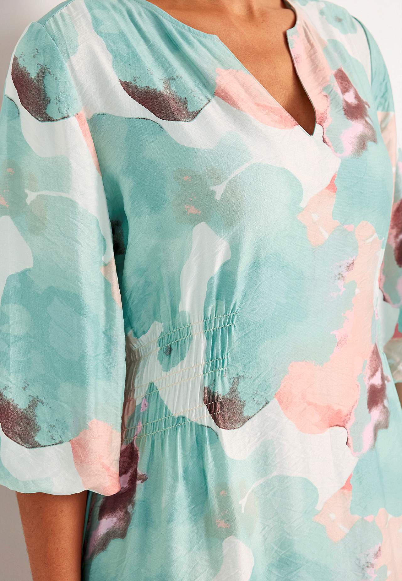 Dress with lined puff sleeve